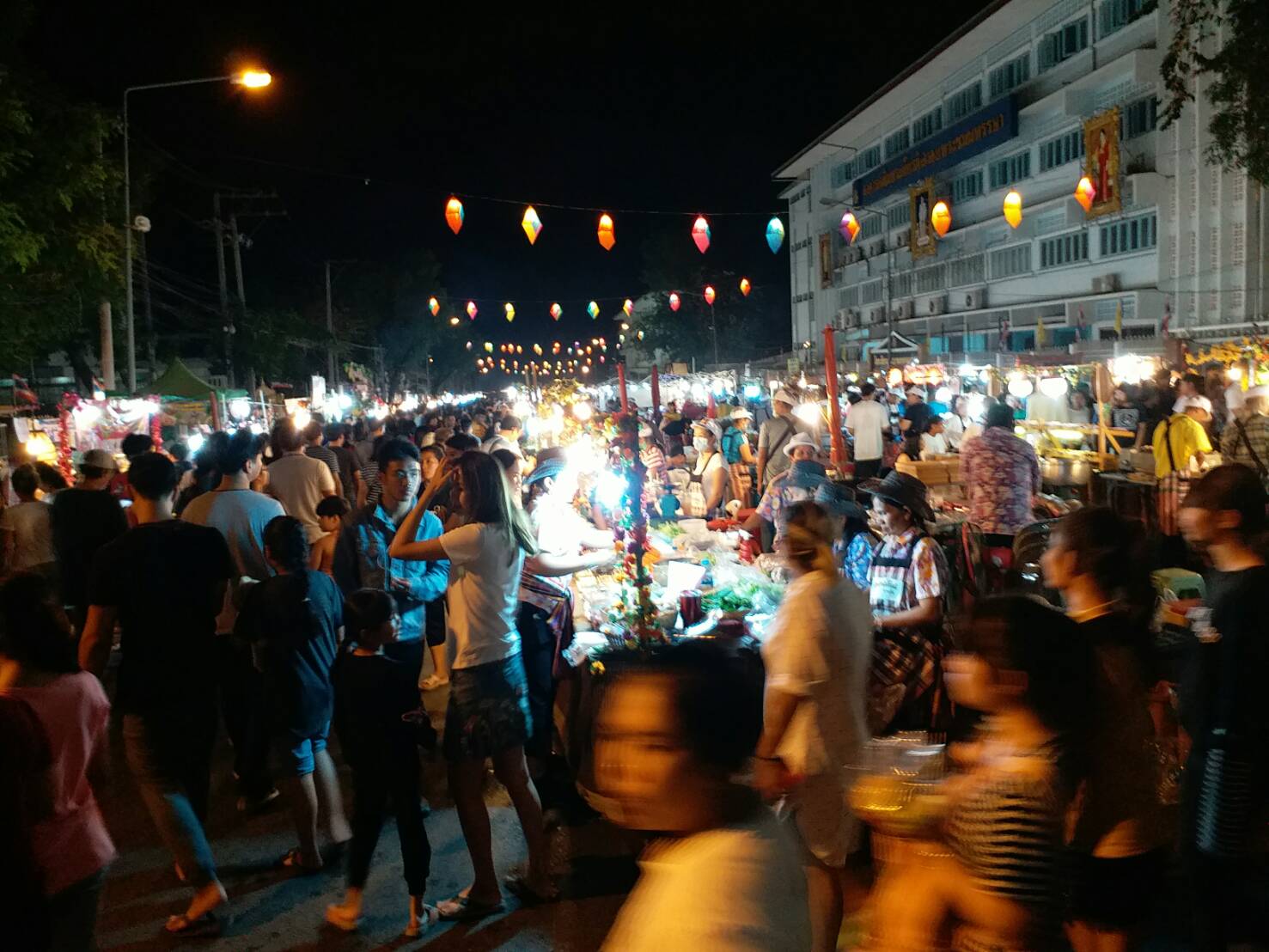 พัฒนาการจังหวัดขอนแก่น ร่วมเปิดงาน ครบรอบ 8 มนต์เสน่ห์  กับ 8 ปี ถนนคนเดินจังหวัดขอนแก่น