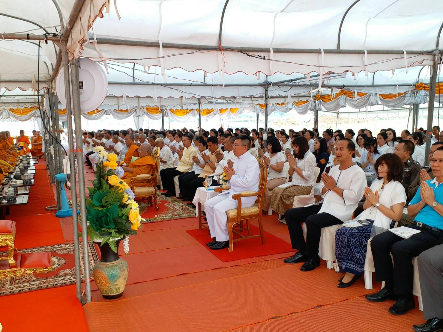 พัฒนาการจังหวัดขอนแก่น ร่วมพีธีเจริญพระพุทธมนต์ถวายพระพรชัยมงคลสมเด็จพระเจ้าอยู่หัวฯ และสมเด็จพระนางเจ้าสิริกิติ์ พระบรมาชินีนาถ ในรัชกาลที่ 9