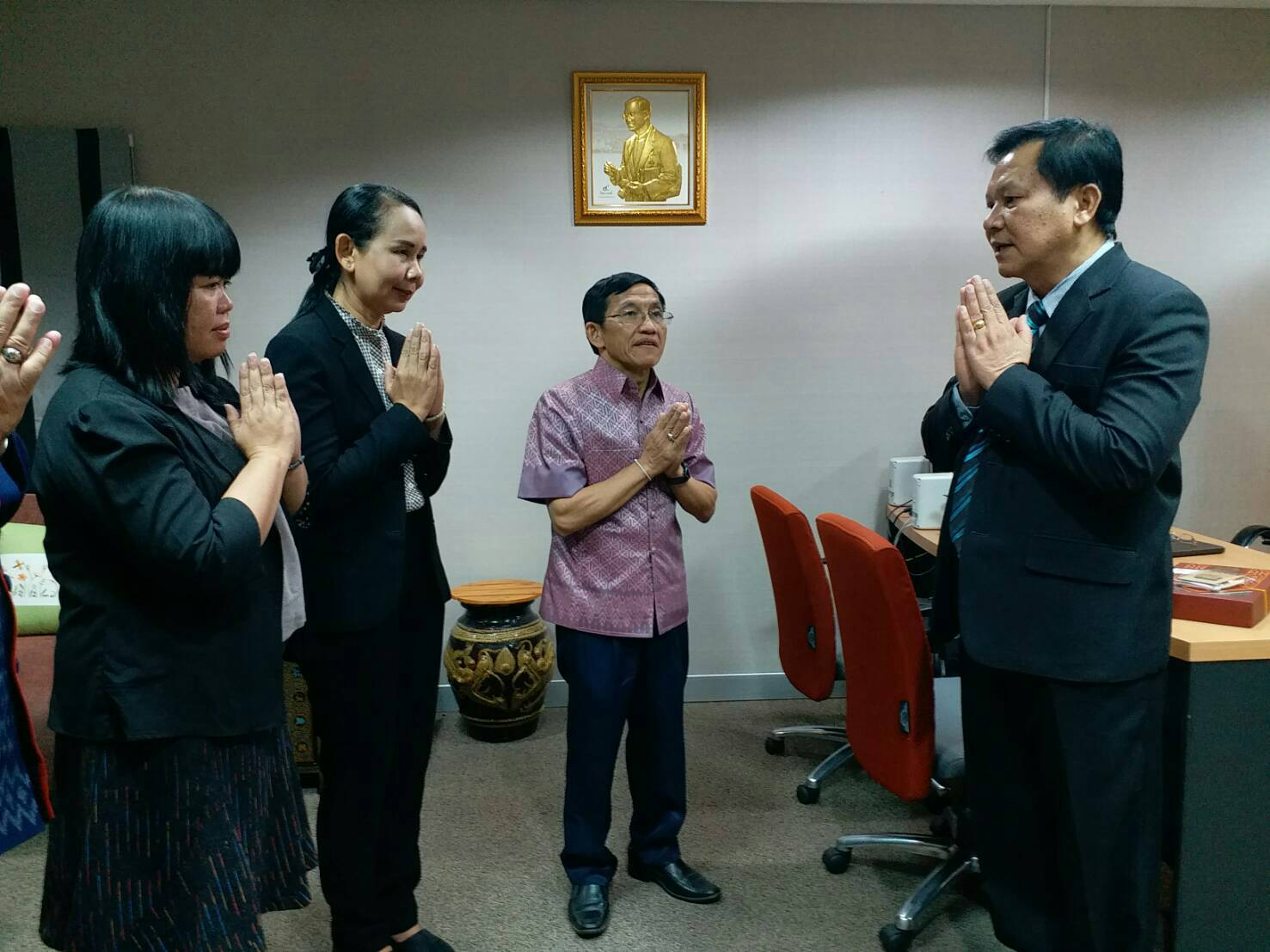 พช.ขอนแก่น เข้าอวยพรและขอพรปีใหม่กับคณะผู้บริหารกรมการพัฒนาชุมชน