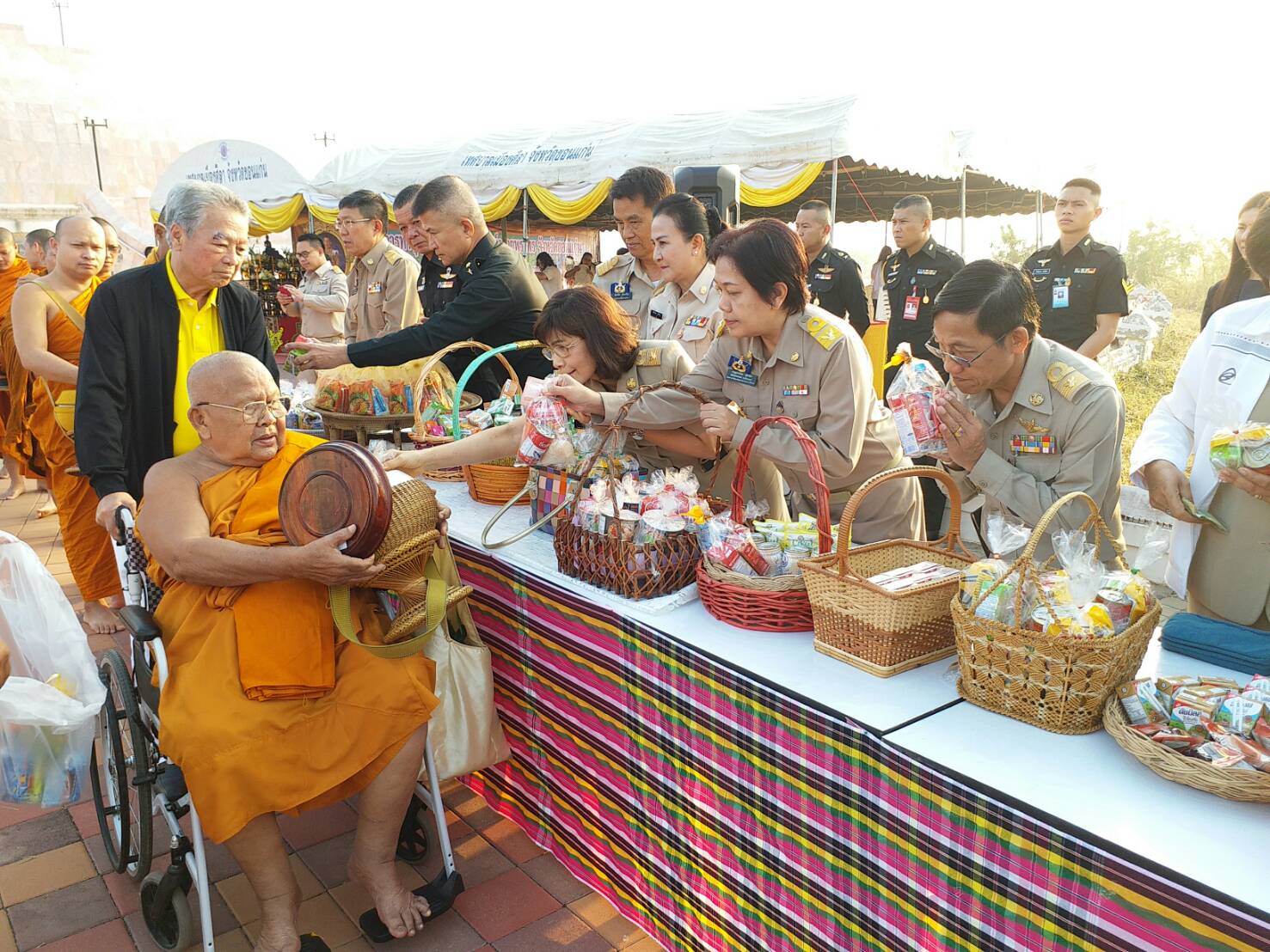 “พจ.ขอนแก่น ร่วมทำบุญตักบาตรทวยราษฏร์ถวายพระพร จังหวัดขอนแก่น  ปี 2561”