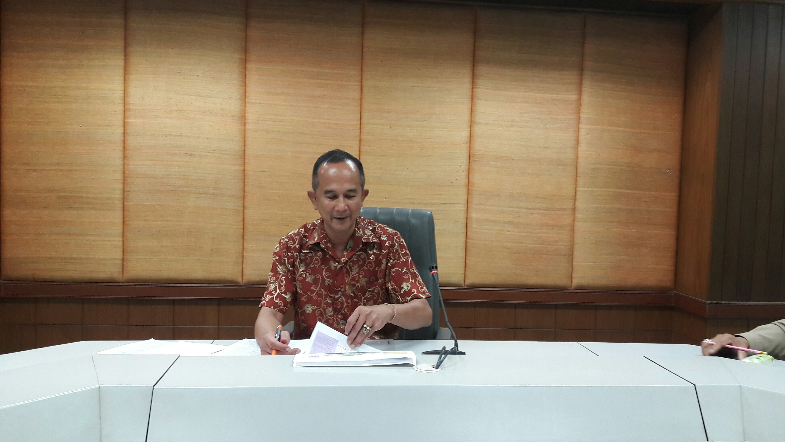 หัวหน้ากลุ่มงานยุทธศาสตร์การพัฒนาชุมชน    เข้าร่วมประชุมการขับเคลื่อนการพัฒนาประเทศตามโครงการไทยนิยม  ยั่งยืน  จังหวัดขอนแก่น