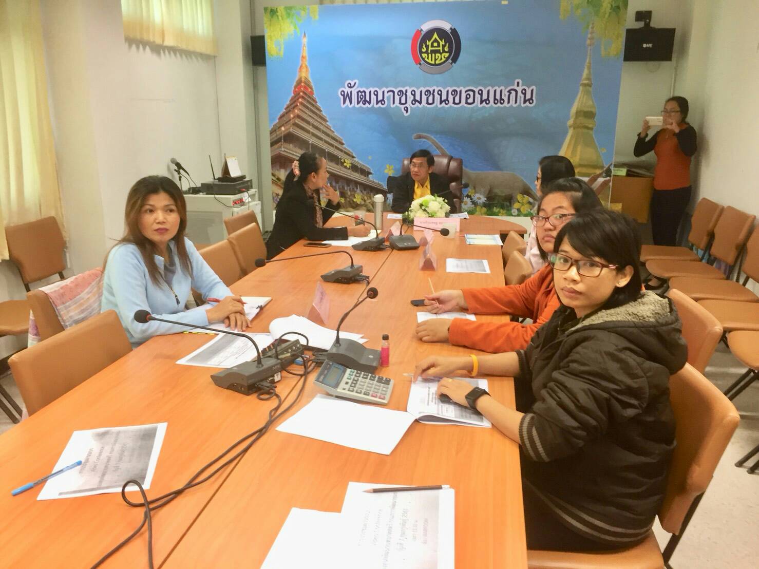 พช.ขอนแก่น รับชม การประชุมConference เรื่องกองทุนพัฒนาบทบาทสตรี