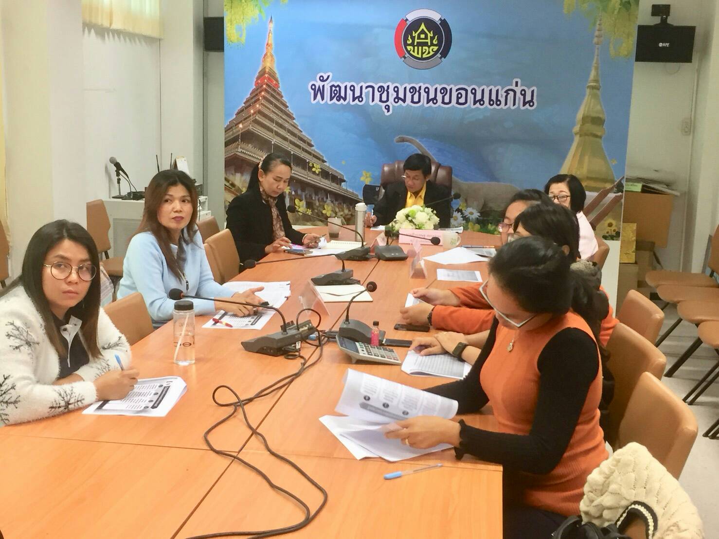 พช.ขอนแก่น รับชม การประชุมConference เรื่องกองทุนพัฒนาบทบาทสตรี