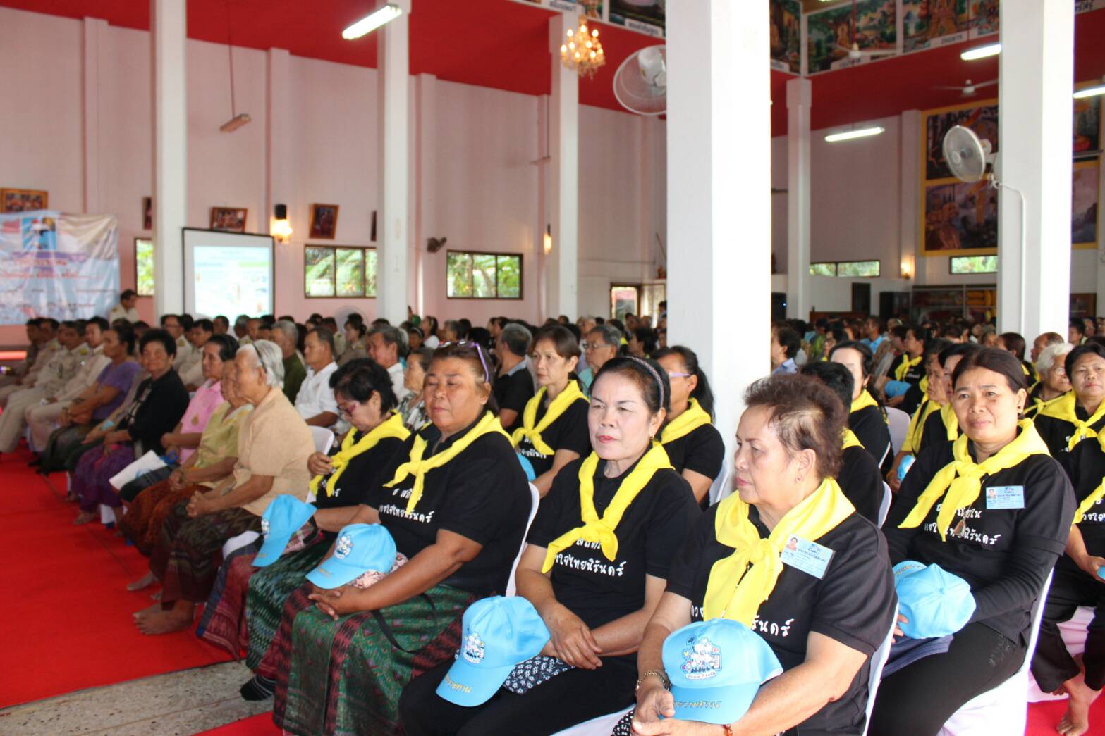 ผู้ตรวจราชการกรมการพัฒนาชุมชน เขต 12 ร่วม Kick off การจัดเวทีโครงการไทยนิยม ยั่งยืน เวที 1 “ปรับทุก ผูกมิตร” ต.พระลับ อ.เมืองขอนแก่น