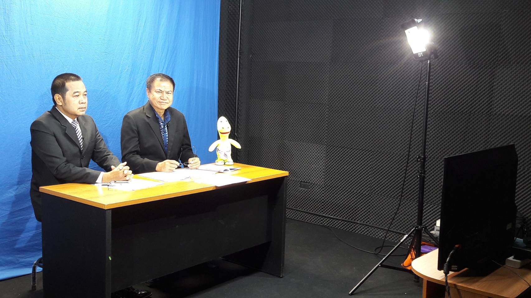 วันนี้(7 มี.ค.61)เวลา 0900 น.  ดร.สมศักดิ์ จังตระกุล ผวจ.ขก. มอบหมายให้ นายสันติ เหล่าบุญเสงี่ยม รอง ผวจ.ขก. บันทึกรายการสดทาง “Facebook PR.khonkaen”