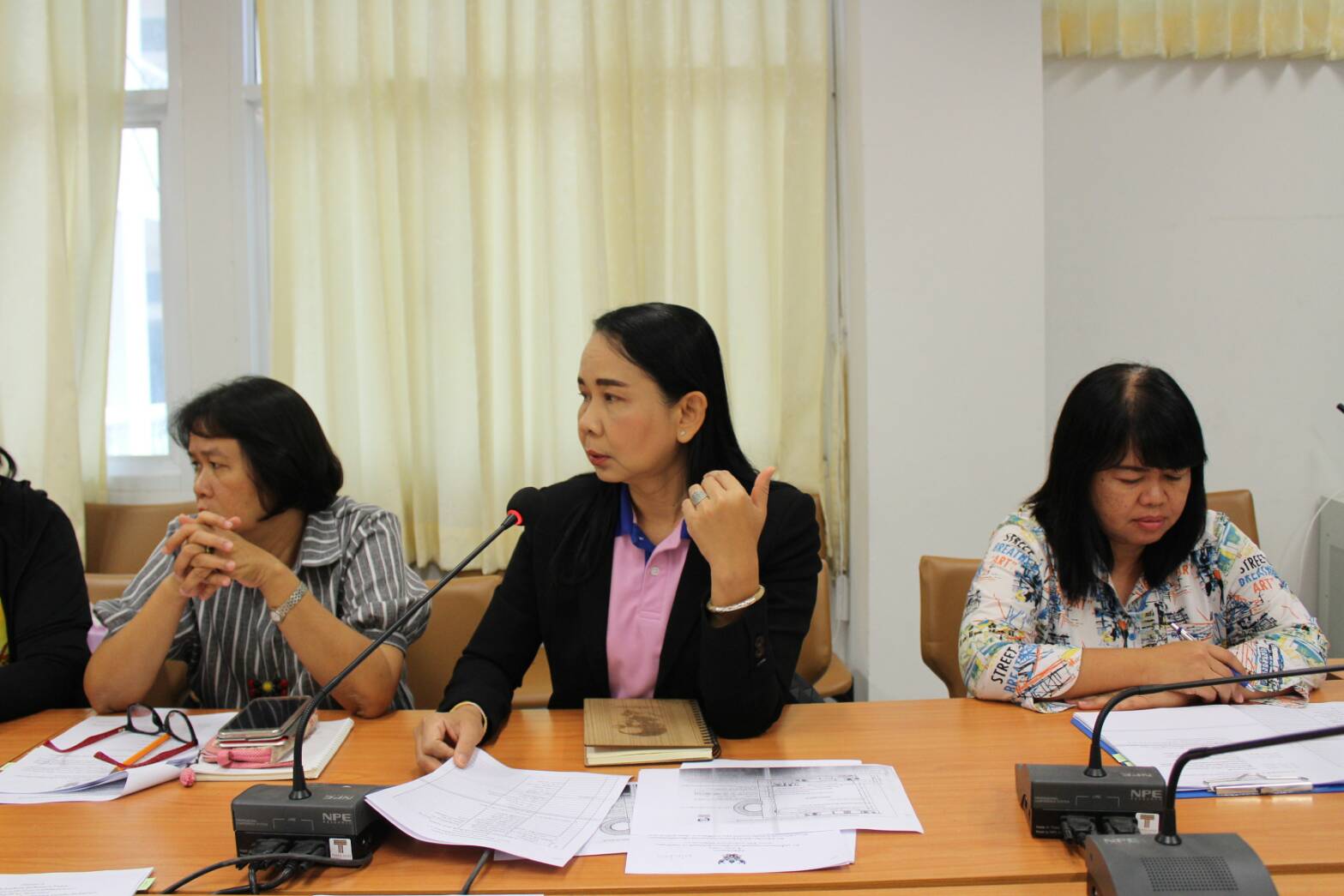 พช.ขอนแก่น ประชุมเตรียมความพร้อมการทอดผ้าป่ากองทุนพัฒนาเด็กชนบทฯ และการจัดงานวันสตรีสากล