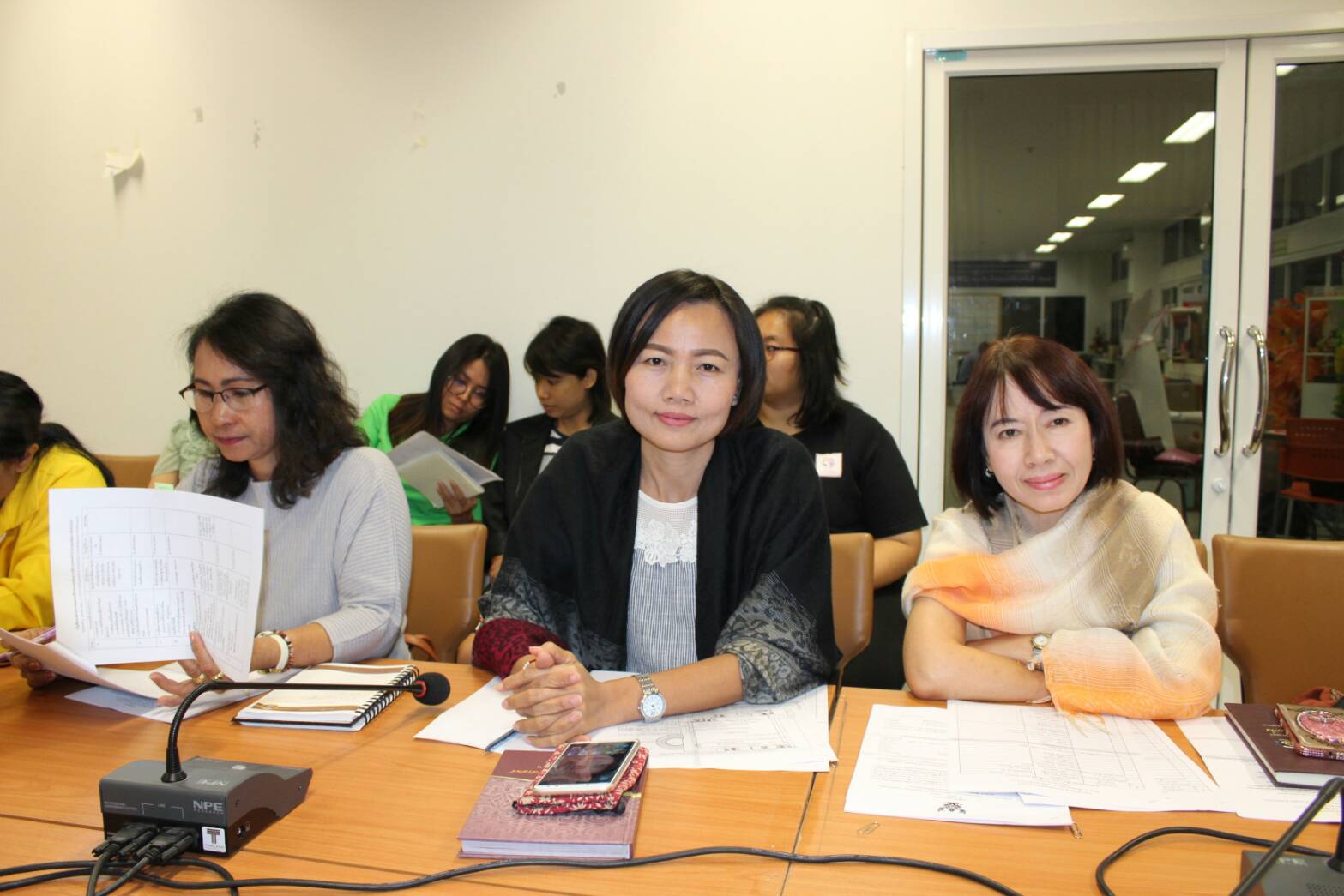 พช.ขอนแก่น ประชุมเตรียมความพร้อมการทอดผ้าป่ากองทุนพัฒนาเด็กชนบทฯ และการจัดงานวันสตรีสากล