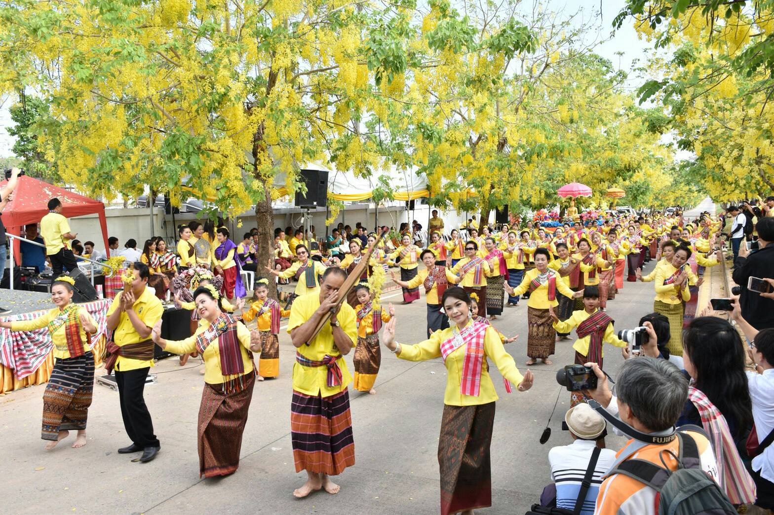 หัวหน้ากลุ่มงานยุทธศาสตร์ฯ ร่วมเปิดงาน “เทศกาลถนนดอกคูณ” จ.ขอนแก่น ครั้งที่ 4