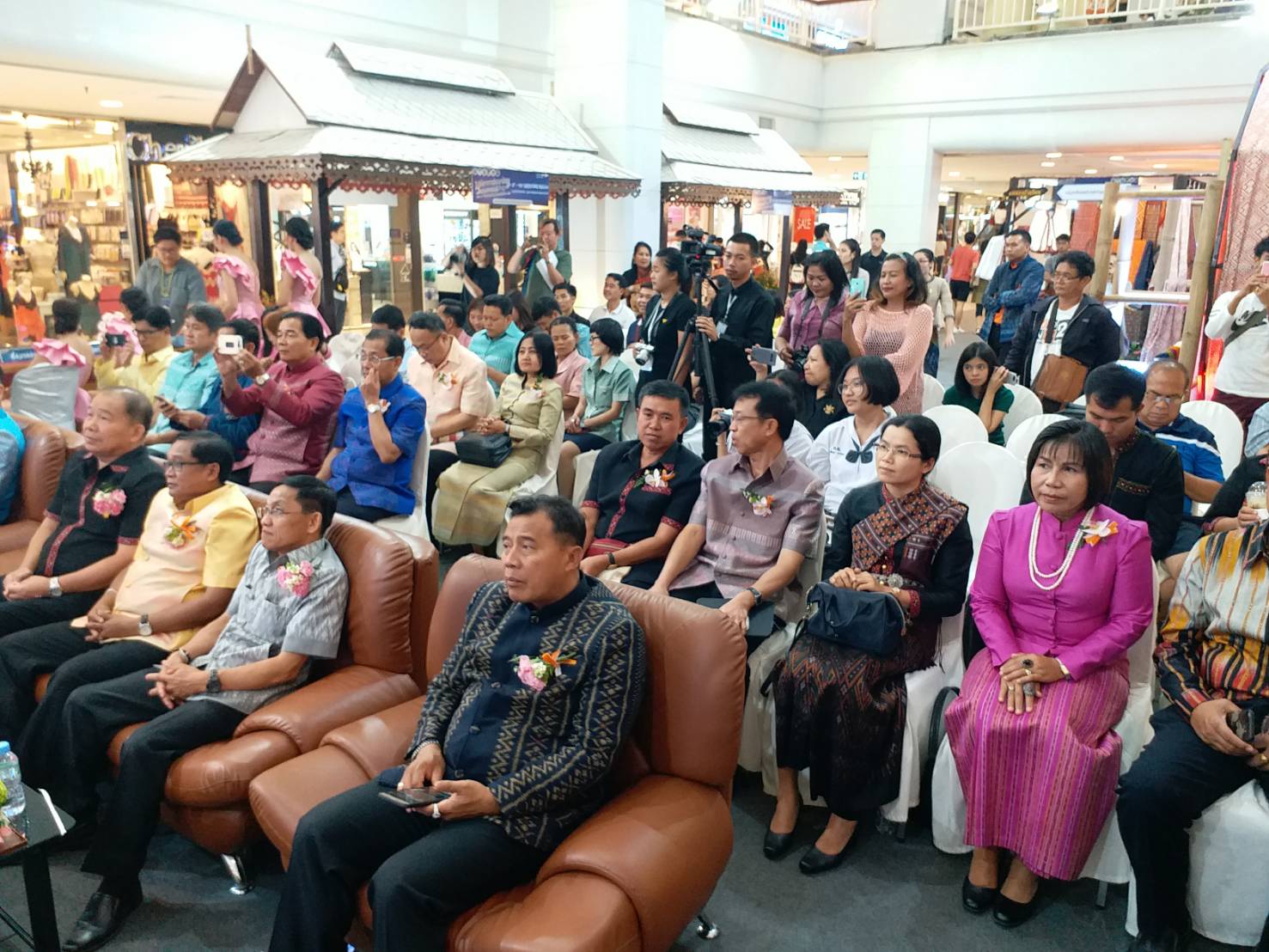 พัฒนาการจังหวัดขอนแก่น ร่วมพิธีเปิดงานมหัศจรรย์แพรไหมแห่งสายน้ำชี วัฒนธรรมวิถี ถิ่นแพรไหม