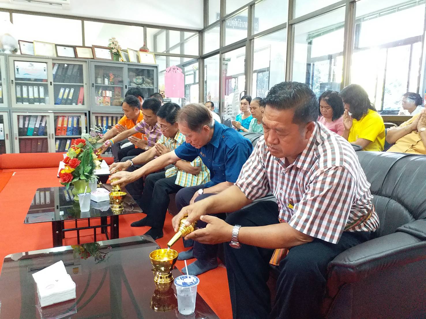 พัฒนาการจังหวัดขอนแก่น ร่วมทำบุญถวายภัตตาหารเพล ตามโครงการส่งเสริมคุณธรรม จริยธรรม เจ้าหน้าที่พัฒนาชุมชน  ณ อำเภอแวงใหญ่