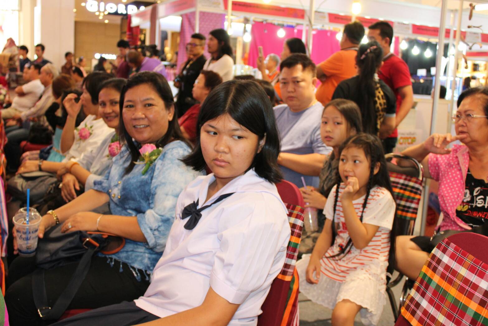 ?พัฒนาการจังหวัดขอนแก่น กล่าวต้อนรับ แขกผู้มีเกียรติในพิธีเปิดงาน “สุดยอด OTOP ของดีอีสานล่าง”?