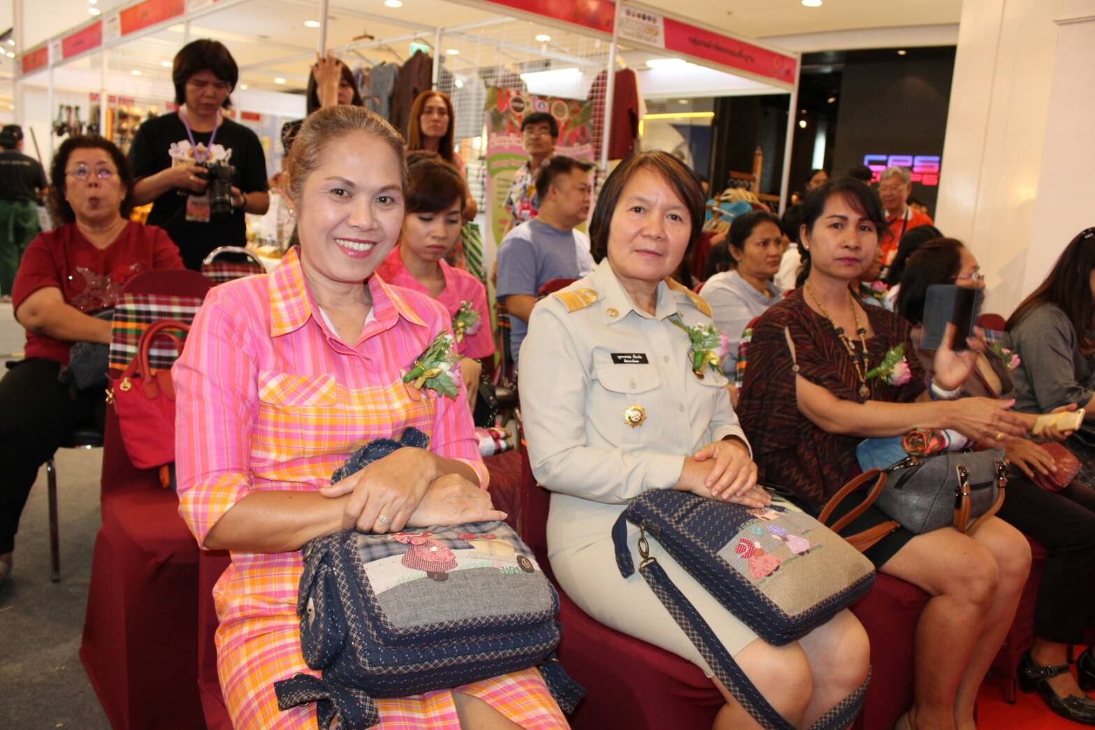 ?พัฒนาการจังหวัดขอนแก่น กล่าวต้อนรับ แขกผู้มีเกียรติในพิธีเปิดงาน “สุดยอด OTOP ของดีอีสานล่าง”?