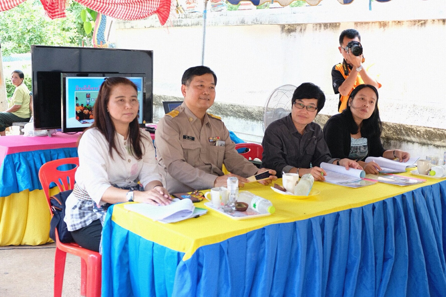 ?กรมการพัฒนาชุมชน   ตรวจติดตามการดำเนินงานกลุ่มออมทรัพย์เพื่อการผลิต ศูนย์สาธิตการตลาด  อ.ซำสูง  จ.ขอนแก่น?