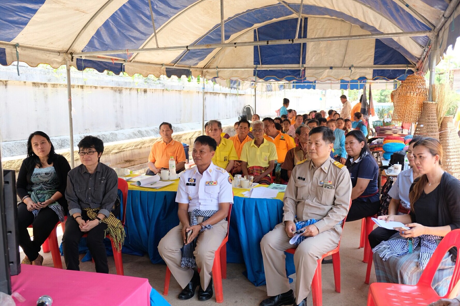 ?กรมการพัฒนาชุมชน   ตรวจติดตามการดำเนินงานกลุ่มออมทรัพย์เพื่อการผลิต ศูนย์สาธิตการตลาด  อ.ซำสูง  จ.ขอนแก่น?