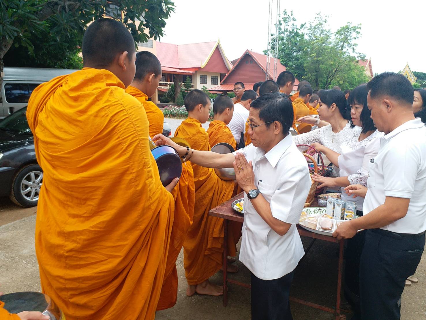 พจ.ขอนแก่น ร่วมทำบุญตักบาตรเข้าวัดปฏิบัติธรรม ร่วมกับ พก.109