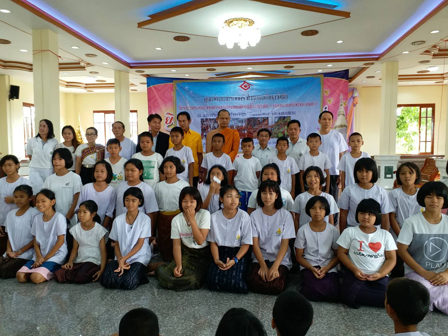 พจ.ขอนแก่น ร่วมทำบุญตักบาตรเข้าวัดปฏิบัติธรรม ร่วมกับ พก.109