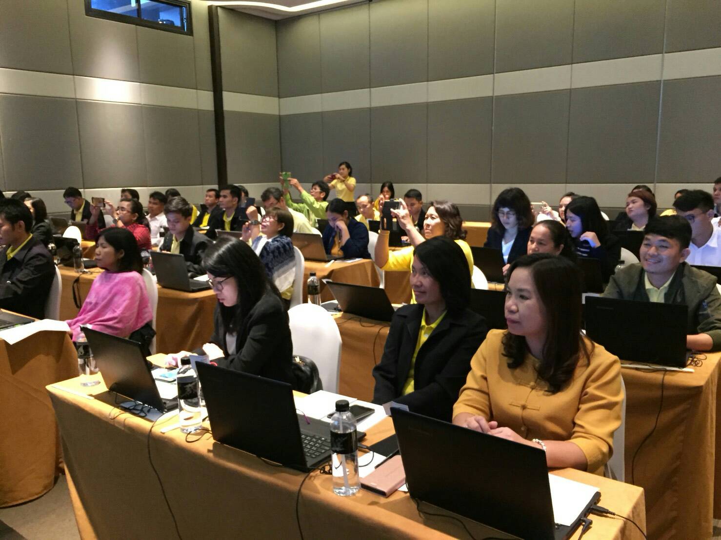 ?พช.ขอนแก่น ร่วมประชุมเชิงปฏิบัติการสร้างทีมวิทยากรด้านระบบตลาดออนไลน์?