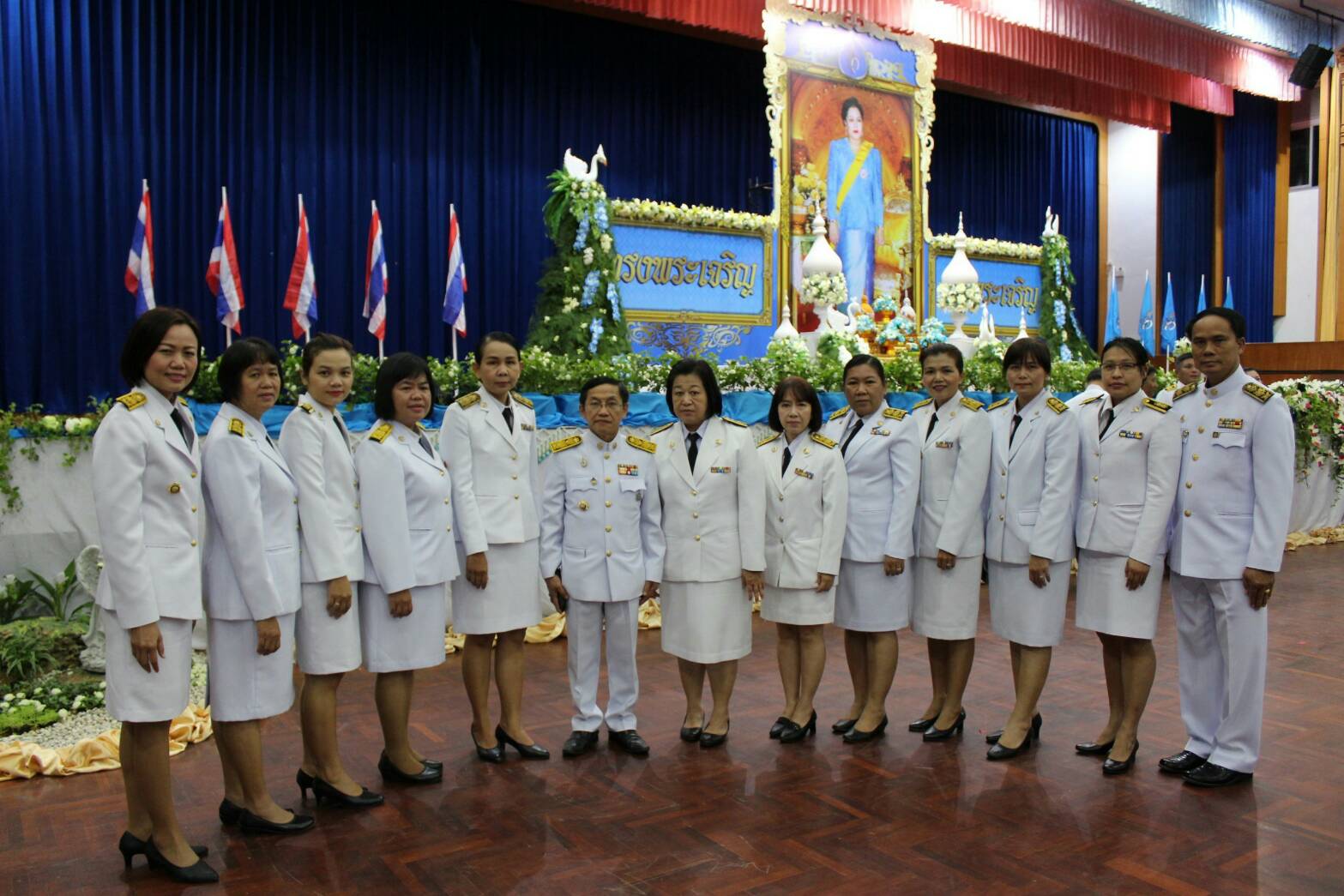 ?พช.ขอนแก่น ร่วมพิธีลงนามถวายพระพรชัยมงคลสมเด็จพระนางเจ้าสิริกิติ์ พระบรมราชินีนาถ ในรัชกาลที่ 9?