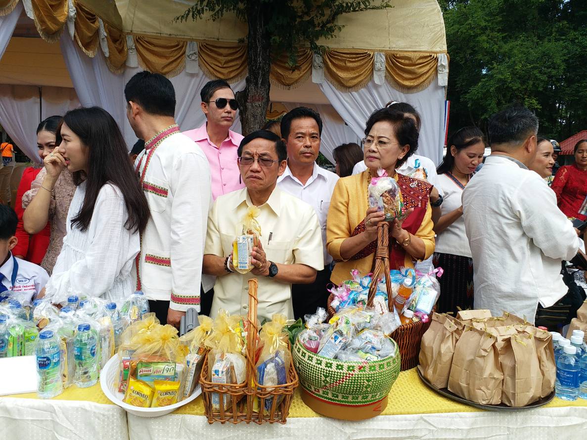 พัฒนาการจังหวัดขอนแก่น ร่วมงานประเพณีออกพรรษาบุญตักบาตรเทโว นมัสการองค์พระใหญ่ ไหว้รอยพระพุทธบาท ปี 2561