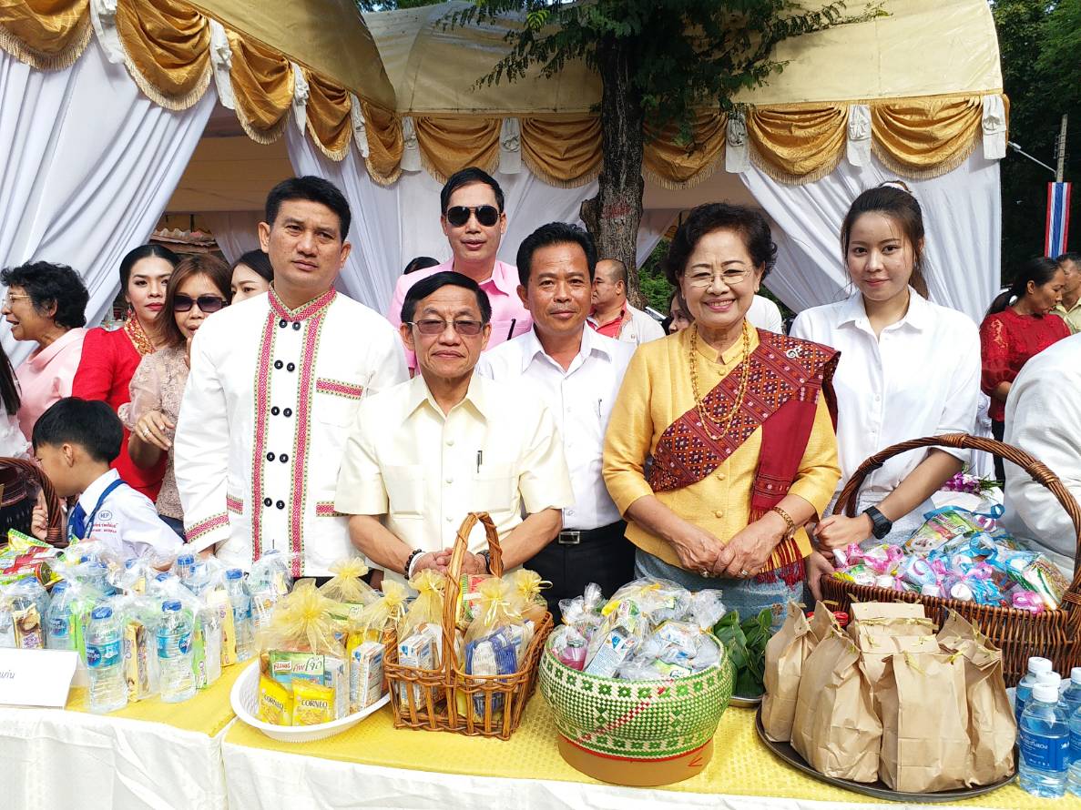 พัฒนาการจังหวัดขอนแก่น ร่วมงานประเพณีออกพรรษาบุญตักบาตรเทโว นมัสการองค์พระใหญ่ ไหว้รอยพระพุทธบาท ปี 2561