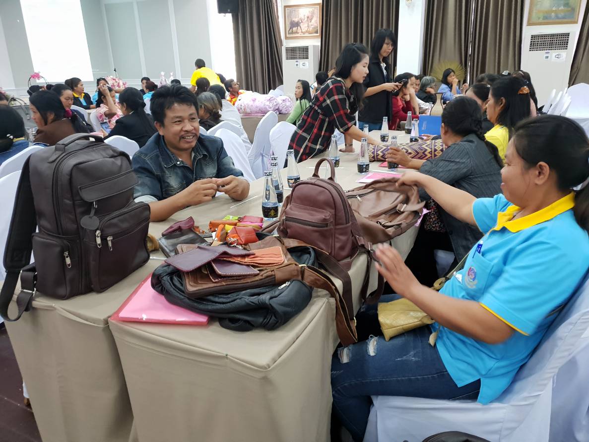 กรมการพัฒนาชุมชน ยกระดับมาตรฐานผลิตภัณฑ์ OTOP กลุ่มปรับตัวสู่การพัฒนา ( กลุ่ม D) ประเภทของใช้ ของ ฝาก ของที่ระลึก  จังหวัดขอนแก่น  รุ่นที่ 1 ตามโครงการชุมชนท่องเที่ยว OTOP นวัตวิถี ภายใต้โครงการไทยนิยม ยั่งยืน