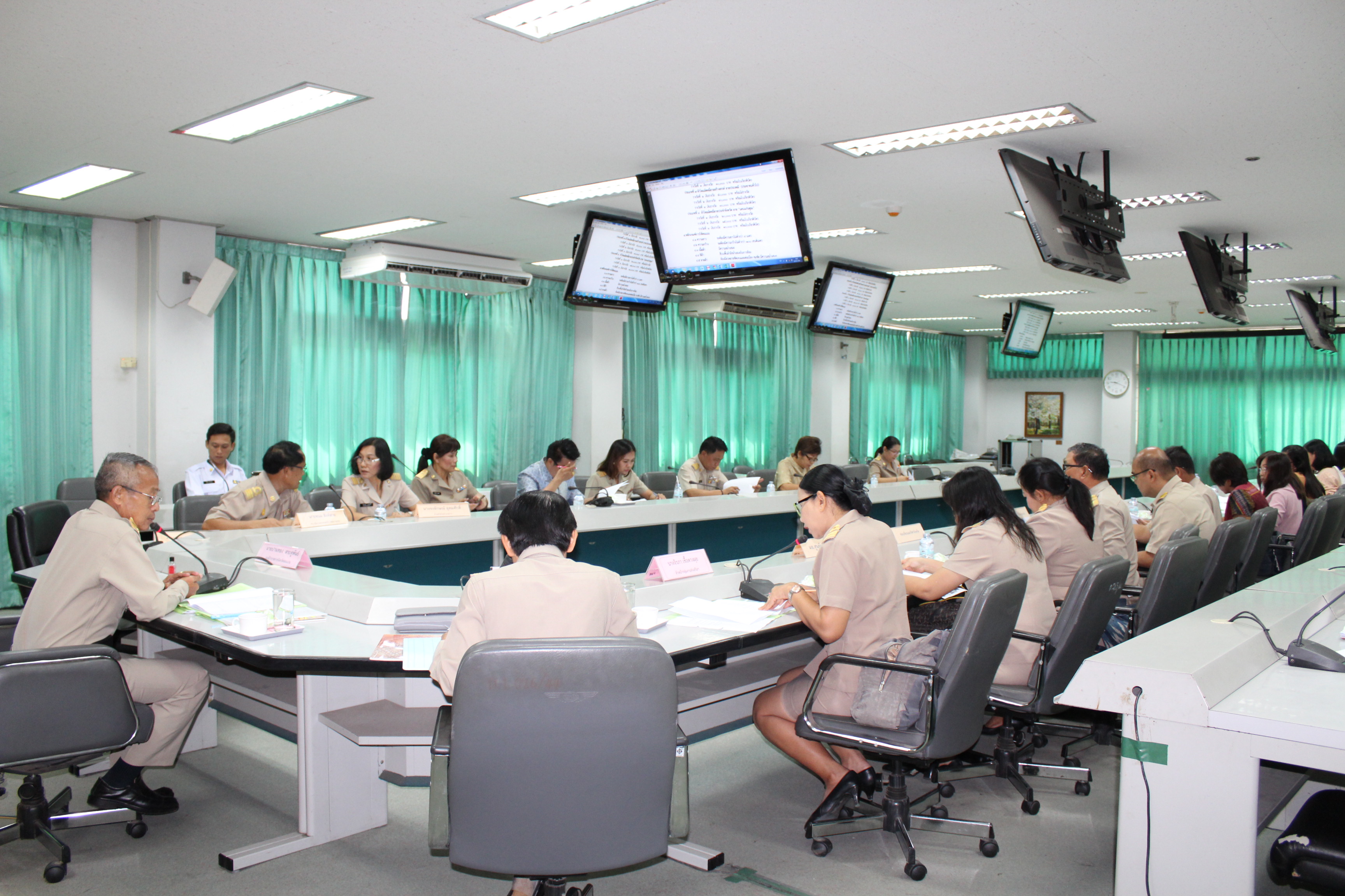 ขอนแก่น ประชุม เตรียมความพร้อมการจัดประกวดผ้าไหม ในงานเทศกาลไหมนานาชาติ ประเพณีผูกเสี่ยว และงานกาชาดจังหวัดขอนแก่น ประจำปี 2561