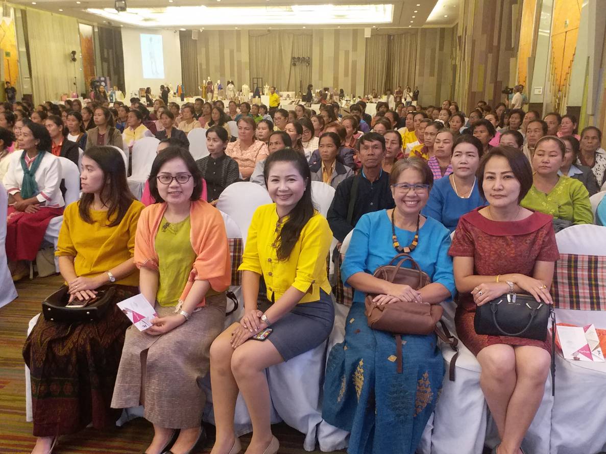 ขอนแก่น โชว์ผลงานการพัฒนาผลิตภัณฑ์กลุ่ม D ประเภทผ้าและเครื่องแต่งกาย วิถีนุ่งหุ่ม” ผ้าเมืองแคน แดนดอกคูณ “ตามโครงการชุมชนท่องเที่ยว OTOP นวัตวิถี ภายใต้โครงการไทยนิยม ยั่งยืน