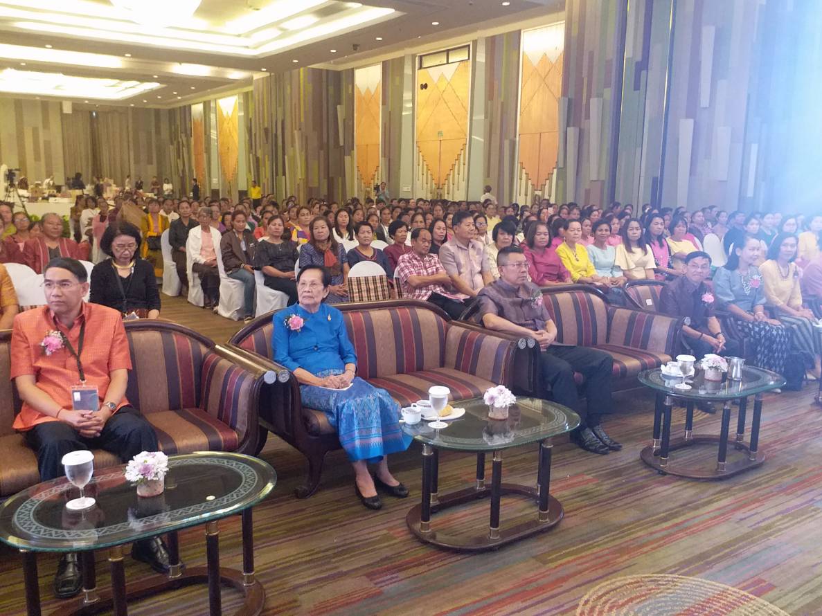 ขอนแก่น โชว์ผลงานการพัฒนาผลิตภัณฑ์กลุ่ม D ประเภทผ้าและเครื่องแต่งกาย วิถีนุ่งหุ่ม” ผ้าเมืองแคน แดนดอกคูณ “ตามโครงการชุมชนท่องเที่ยว OTOP นวัตวิถี ภายใต้โครงการไทยนิยม ยั่งยืน
