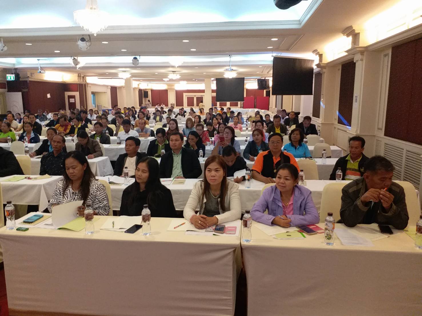 ?พช.ขอนแก่น ประชุมเชิงปฏิบัติการคณะกรรมบริหารตลาดประชารัฐคนไทยยิ้มได้?