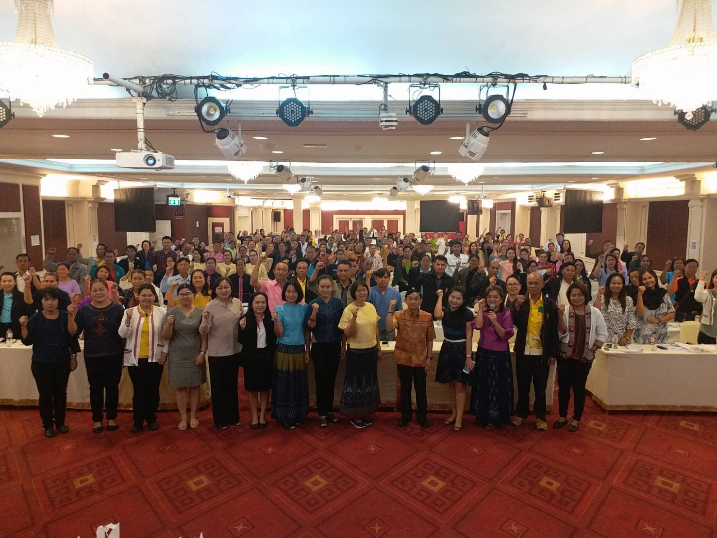 ?พช.ขอนแก่น ประชุมเชิงปฏิบัติการคณะกรรมบริหารตลาดประชารัฐคนไทยยิ้มได้?