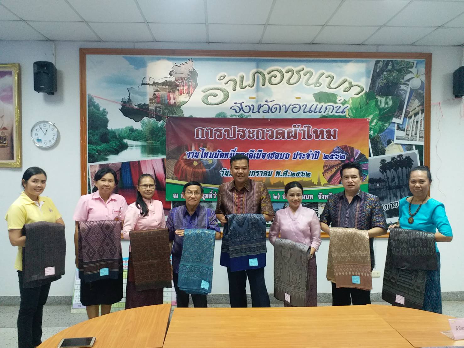 ชนบทประกวดผ้าไหม เพื่อยกระดับมาตรฐานไหม สร้างรายได้สู่ชุมชน