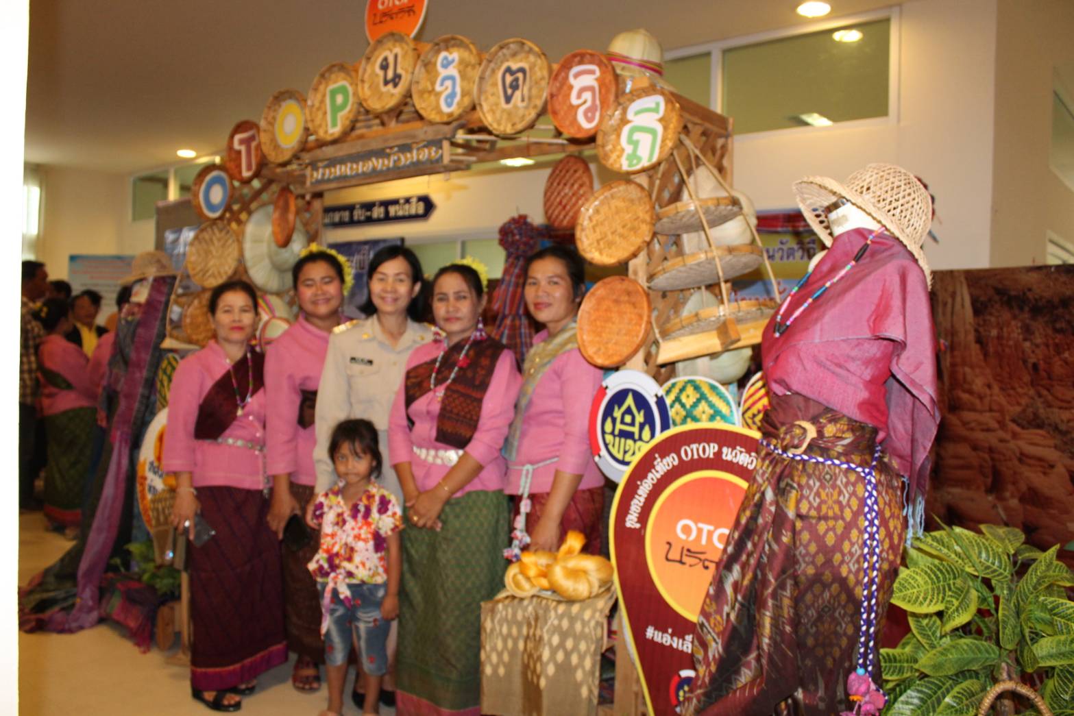 สภานิติบัญญัติแห่งชาติพบประชาชนตามวิถีไทยนิยม  ยั่งยืน  ภาคตะวันออกเฉียงเหนือ  ณ จังหวัดขอนแก่น ระหว่าง 6-7 ม.ค.2562 เพื่อติดตามการดำเนินงานตามนโยบายรัฐบาลและเยี่ยมเยียนรับฟังปัญหาของประชาชนในพื้นที่