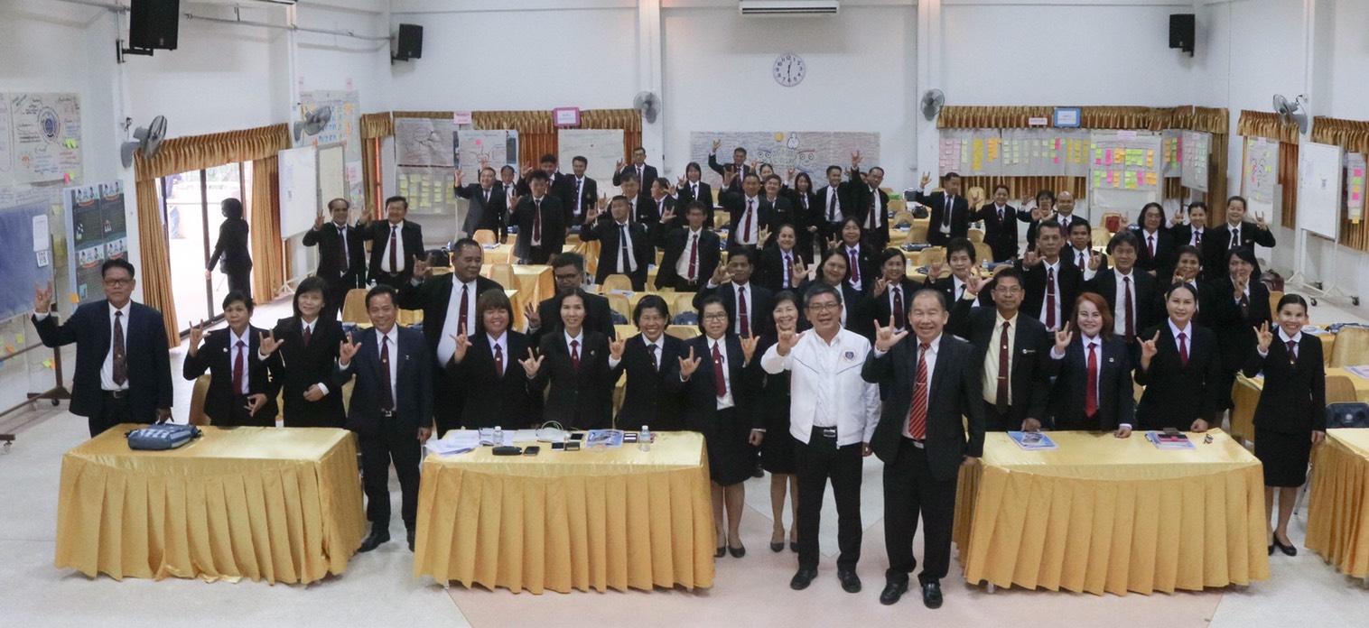 พัฒนาการอำเภอ ทั้ง 26 อำเภอของจังหวัดขอนแก่น  เข้าร่วมโครงการฝึกอบรมบุคลากรกรมการพัฒนาชุมชนเพื่อขับเคลื่อนยุทธศาสตร์กรมการพัฒนาชุมชนสู่ชุมชนพึ่งตนเองได้ หลักสูตรเสริมสร้างสมรรถนะพัฒนาการอำเภอ  และ โครงการประชุมเพิ่มประสิทธิภาพหัวหน้าเจ้าหน้าที่ด้านการบริหารการเงินการคลังระดับอำเภอ