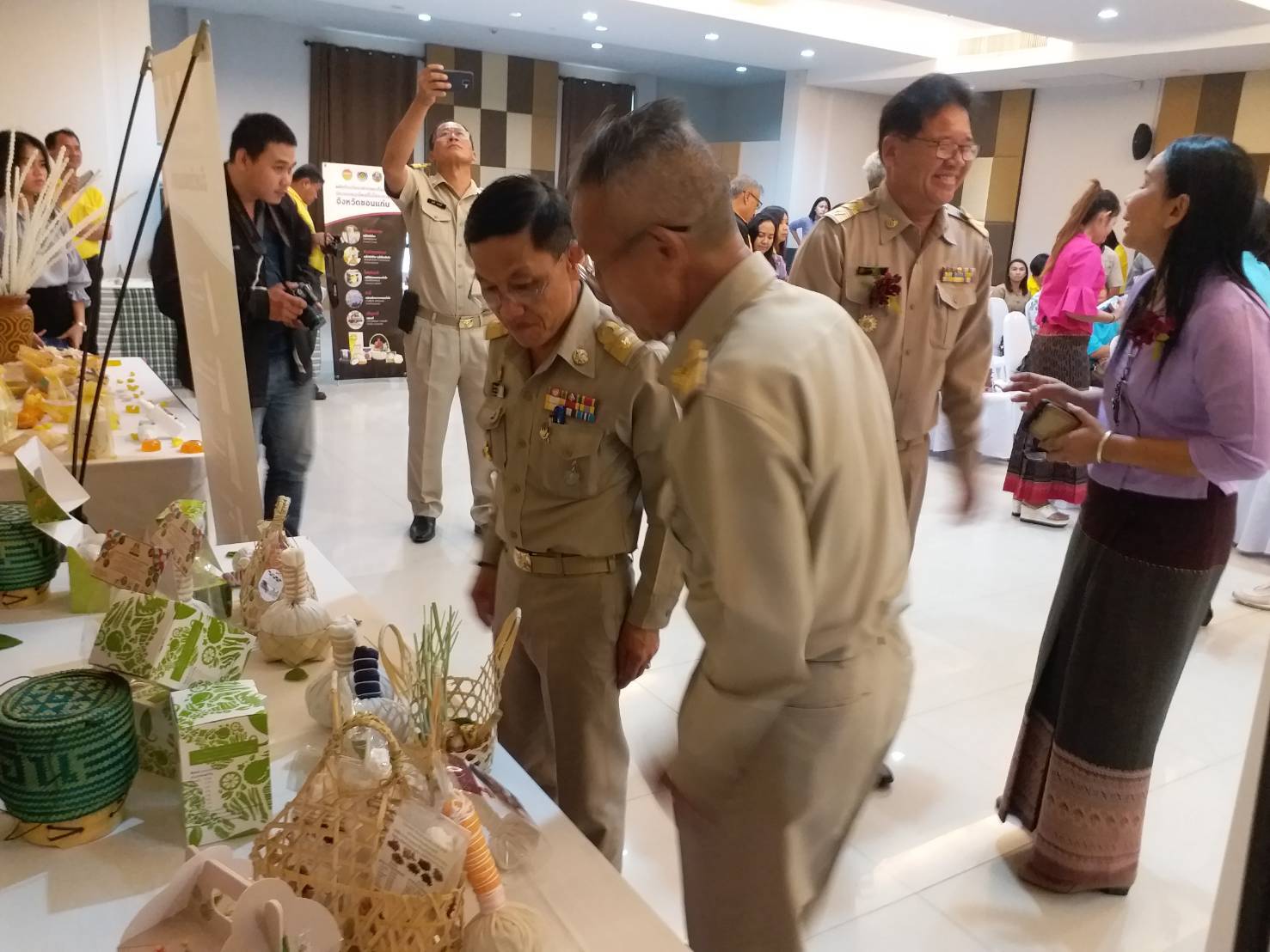 ?พช.ขอนแก่น จัดนิทรรศการแสดงและประชาสัมพันธ์ผลผลิต ผลลัพธ์ ของโครงการชุมชนท่องเที่ยว OTOP นวัตวิถี ขอนแก่น ในการพัฒนาผลิตภัณฑ์ชุมชน ของฝากของที่ระลึก ประเภทสมุนไพรที่ไม่ใช่อาหาร  ” สมุนไพรเฮิร์บ เลิฟ ขอนแก่น”?️
