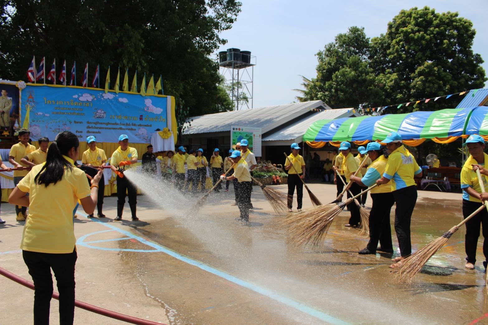 ? จังหวัดขอนแก่น จัดพิธีเปิด(Kick Off)โครงการพัฒนาหมู่บ้านเศรษฐกิจพอเพียง มั่นคง มั่งคั่ง ยั่งยืน เฉลิมพระเกียรติ เนื่องในโอกาสมหามงคลพระราชพิธีบรมราชาภิเษก?️
