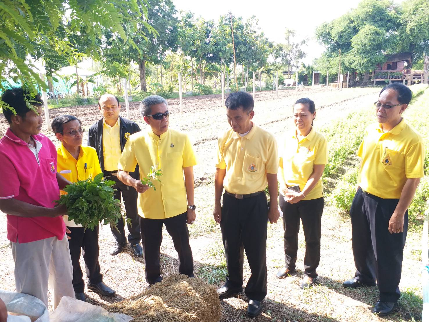 ผู้ตรวจราชการกระทรวงมหาดไทย เขตตรวจราชการที่ 12 (นายสุวพงษ์ กิติภัทย์พิบูลย์) ลงพื้นที่ ตรวจราชการโครงการพัฒนาหมู่บ้านเศรษฐกิจพอเพียง มั่นคง มั่งคั่ง ยั่งยืน ฯ ณ บ้านท่าแร่ อ.เมืองขอนแก่น