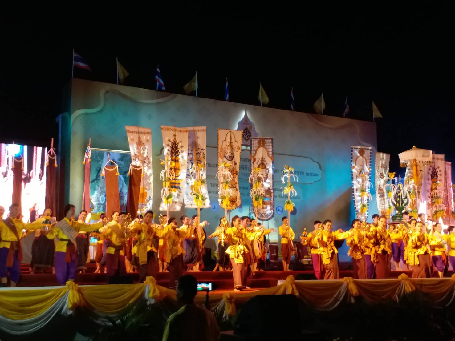 จ.ขอนแก่น จัดงานมหรสพสมโภช เนื่องในโอกาสมหามงคลพระราชพิธีบรมราชาภิเษก พุทธศักราช 2562