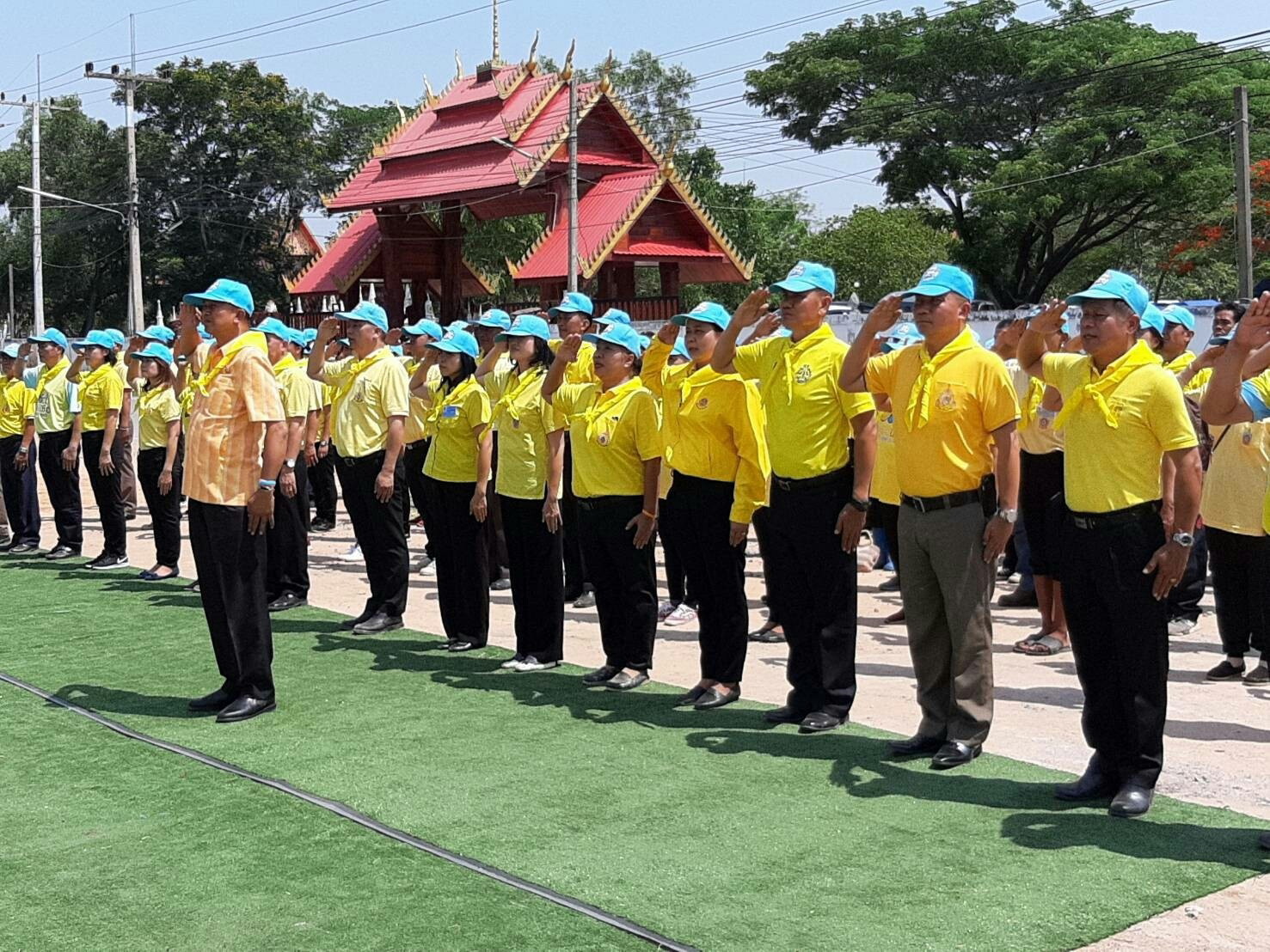 ? จังหวัดขอนแก่น จัดพิธีเปิด(Kick Off)โครงการพัฒนาหมู่บ้านเศรษฐกิจพอเพียง มั่นคง มั่งคั่ง ยั่งยืน เฉลิมพระเกียรติ เนื่องในโอกาสมหามงคลพระราชพิธีบรมราชาภิเษก  จุดกลุ่มอำเภอที่  3   ณ  บ้านชาด อำเภอพระยืน?