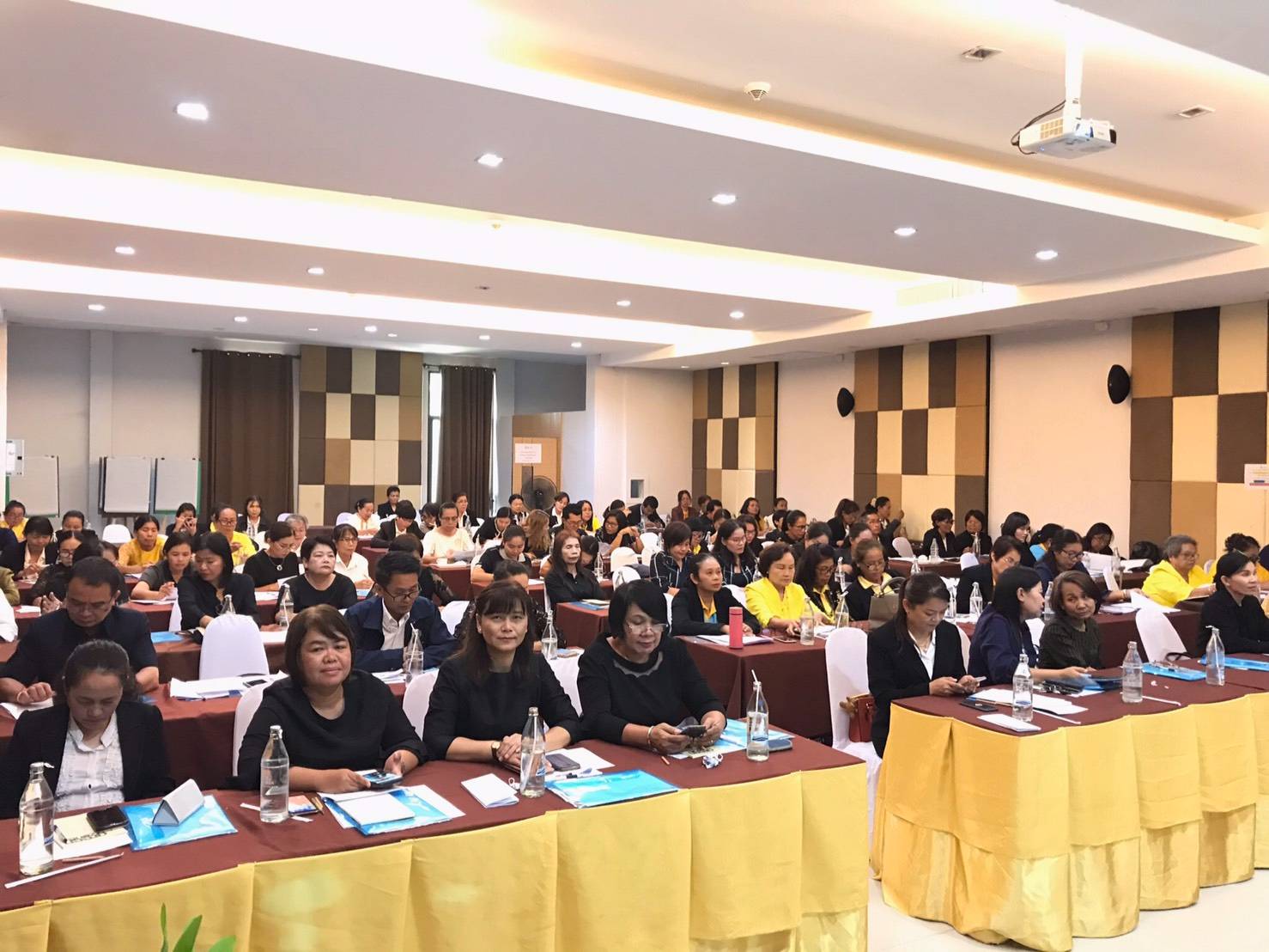 ขอนแก่น ประชุมเชิงปฏิบัติการเจ้าหน้าที่พัฒนาชุมชน และองค์กรสตรี ในการขับเคลื่อนยุทธศาสตร์กองทุนพัฒนาบทบาทสตรีจังหวัดขอนแก่น