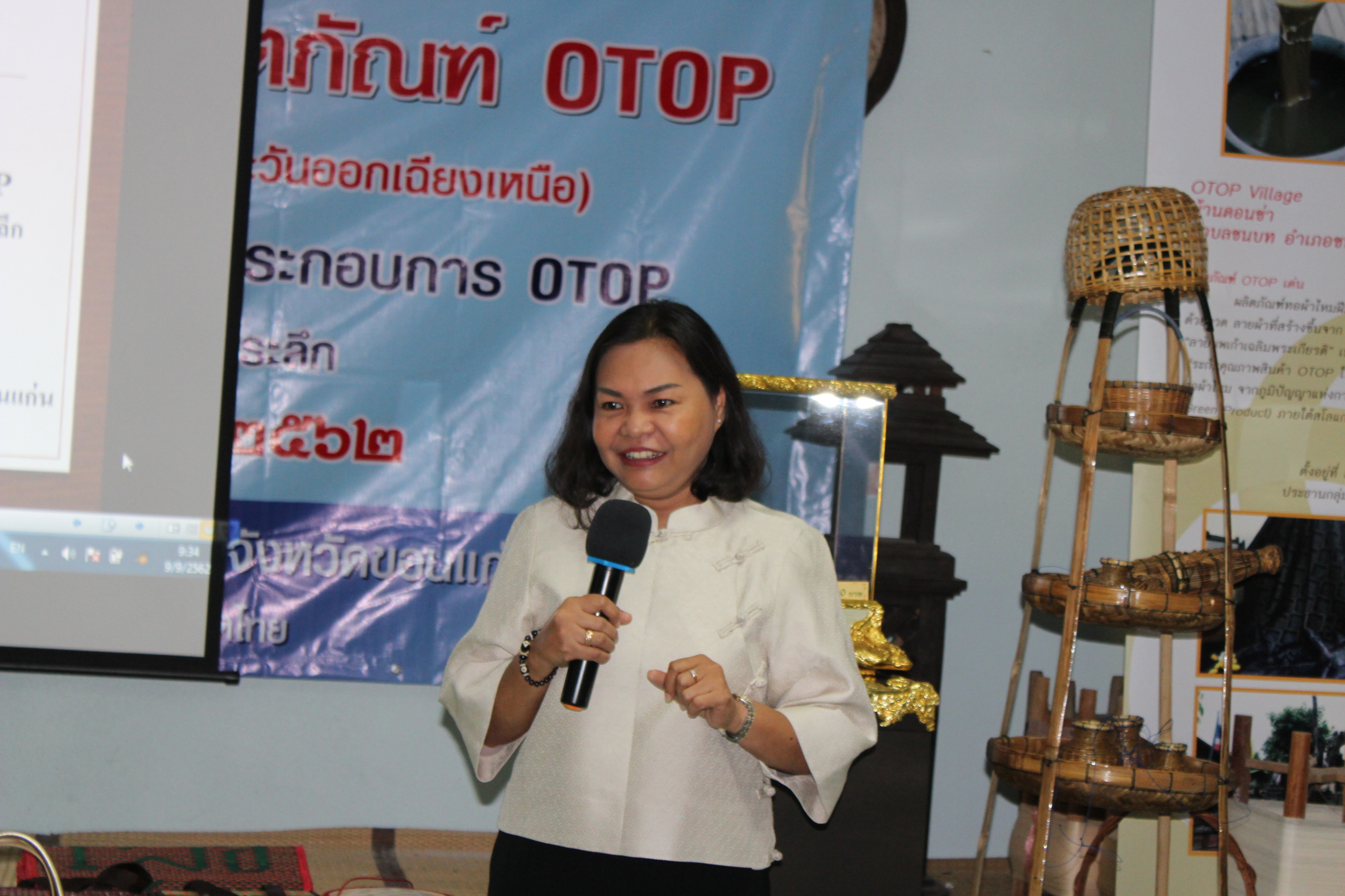 กรมการพัฒนาชุมชน ดำเนินโครงการพัฒนาคุณภาพผลิตภัณฑ์ OTOP ประเภทของใช้ ของตกแต่ง และของที่ระลึก(ภาคตะวันออกเฉียงเหนือ) ที่ โรงเรียน OTOP ขอนแก่น