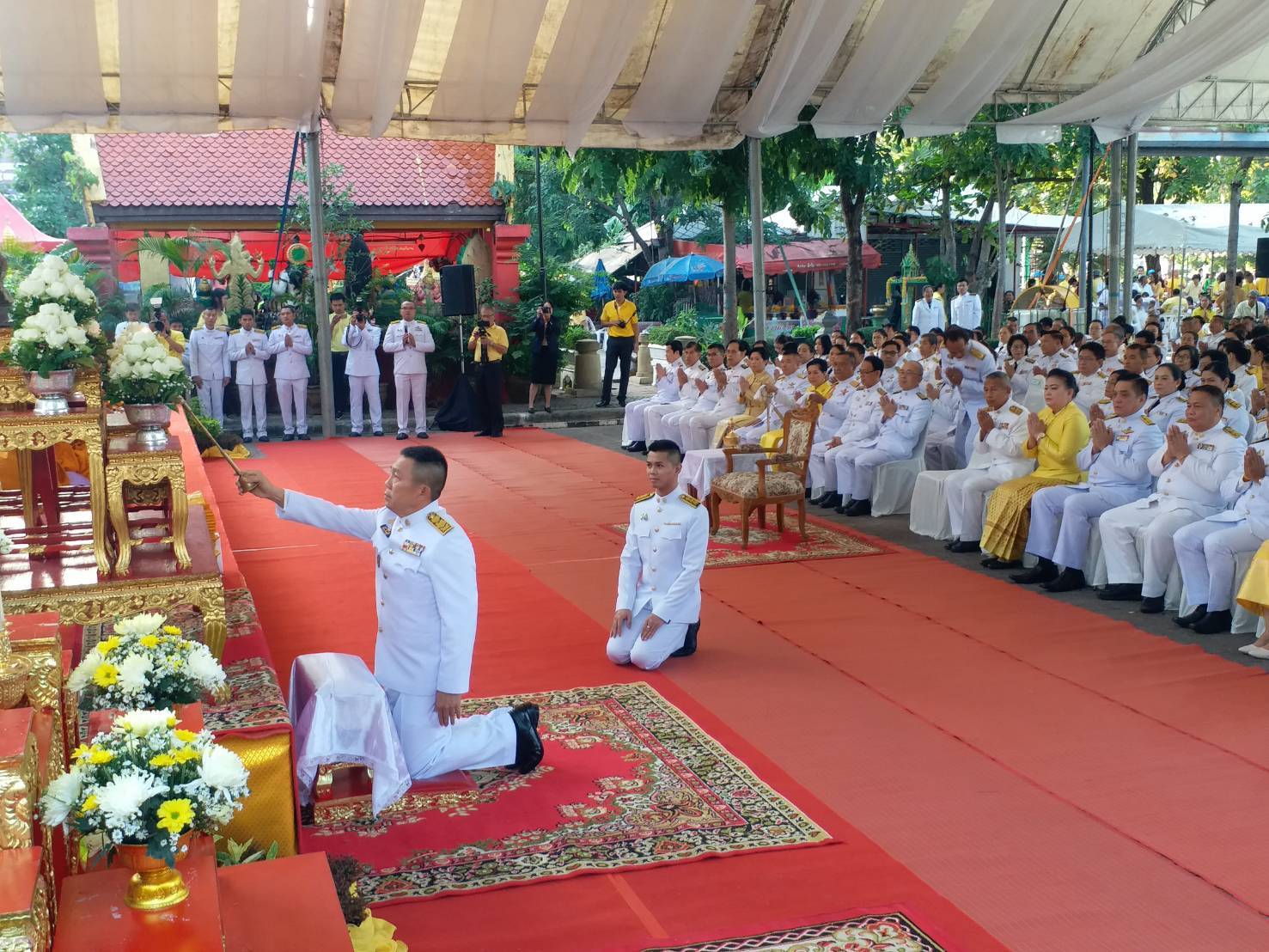 พช.ขอนแก่น ร่วมพิธีทำบุญตักบาตร บำเพ็ญกุศล เนื่องในวันคล้ายวันสวรรคตพระบาทสมเด็จพระบรมชนกาธิเบศร มหาภูมิพลอดุลยเดชมหาราชบรมนาถบพิตร