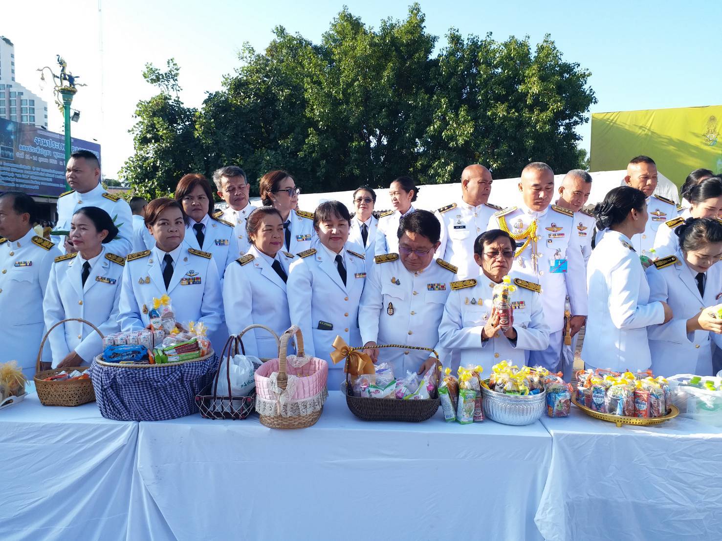 พช.ขอนแก่น ร่วมพิธีทำบุญตักบาตร บำเพ็ญกุศล เนื่องในวันคล้ายวันสวรรคตพระบาทสมเด็จพระบรมชนกาธิเบศร มหาภูมิพลอดุลยเดชมหาราชบรมนาถบพิตร