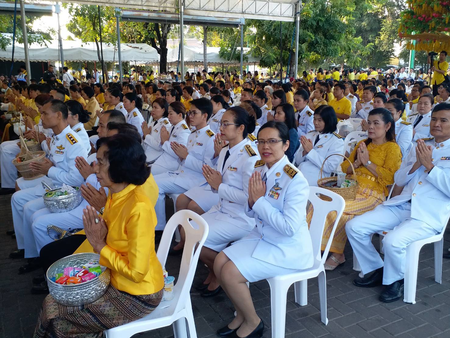 พช.ขอนแก่น ร่วมพิธีทำบุญตักบาตร บำเพ็ญกุศล เนื่องในวันคล้ายวันสวรรคตพระบาทสมเด็จพระบรมชนกาธิเบศร มหาภูมิพลอดุลยเดชมหาราชบรมนาถบพิตร