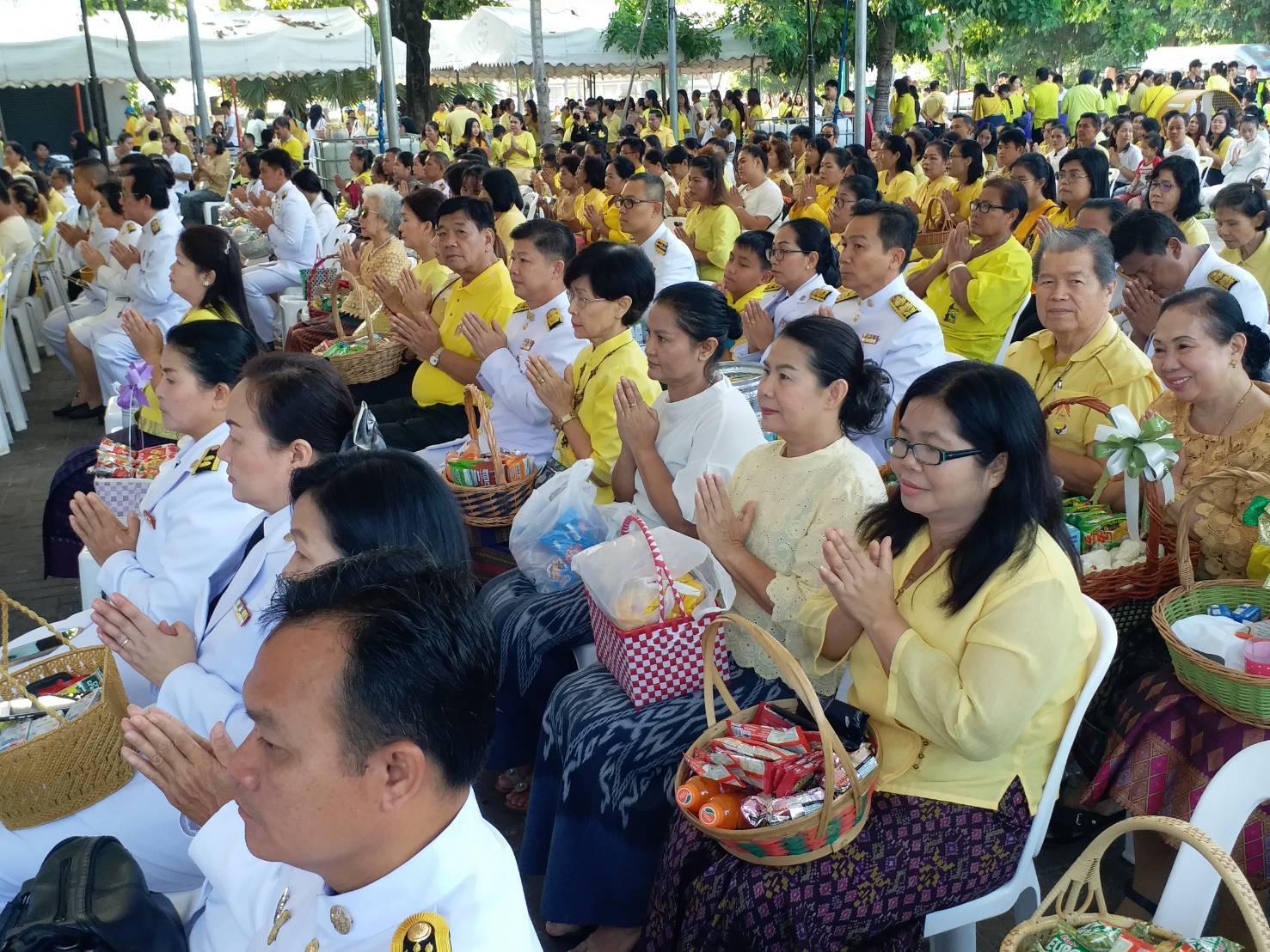 พช.ขอนแก่น ร่วมพิธีทำบุญตักบาตร บำเพ็ญกุศล เนื่องในวันคล้ายวันสวรรคตพระบาทสมเด็จพระบรมชนกาธิเบศร มหาภูมิพลอดุลยเดชมหาราชบรมนาถบพิตร