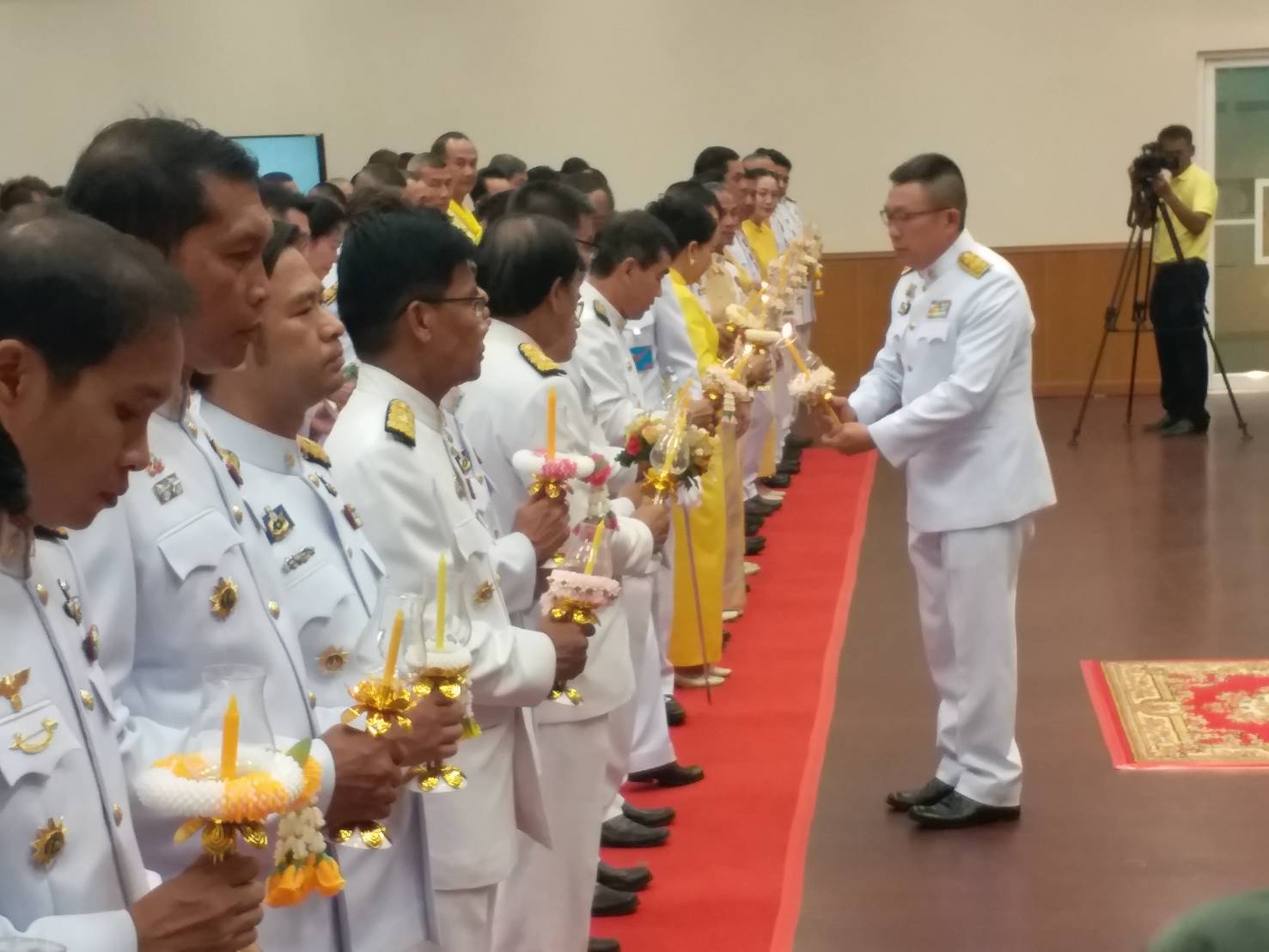 พช.ขอนแก่น ร่วมพิธีจุดเทียนเพื่อน้อมรำลึกในพระมหากรุณาธิคุณ พระบาทสมเด็จพระบรมชนกาธิเบศร มหาภูมิพลอดุลยเดชมหาราช บรมนาถบพิตร