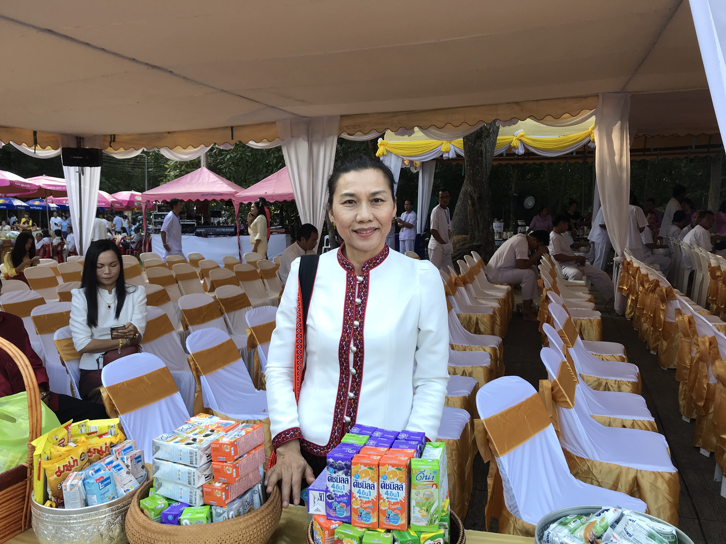 พช.ขอนแก่น ร่วมงานประเพณีออกพรรษาบุญตักบาตรเทโว นมัสการองค์พระใหญ่ ไหว้รอยพระพุทธบาท ปี 2562