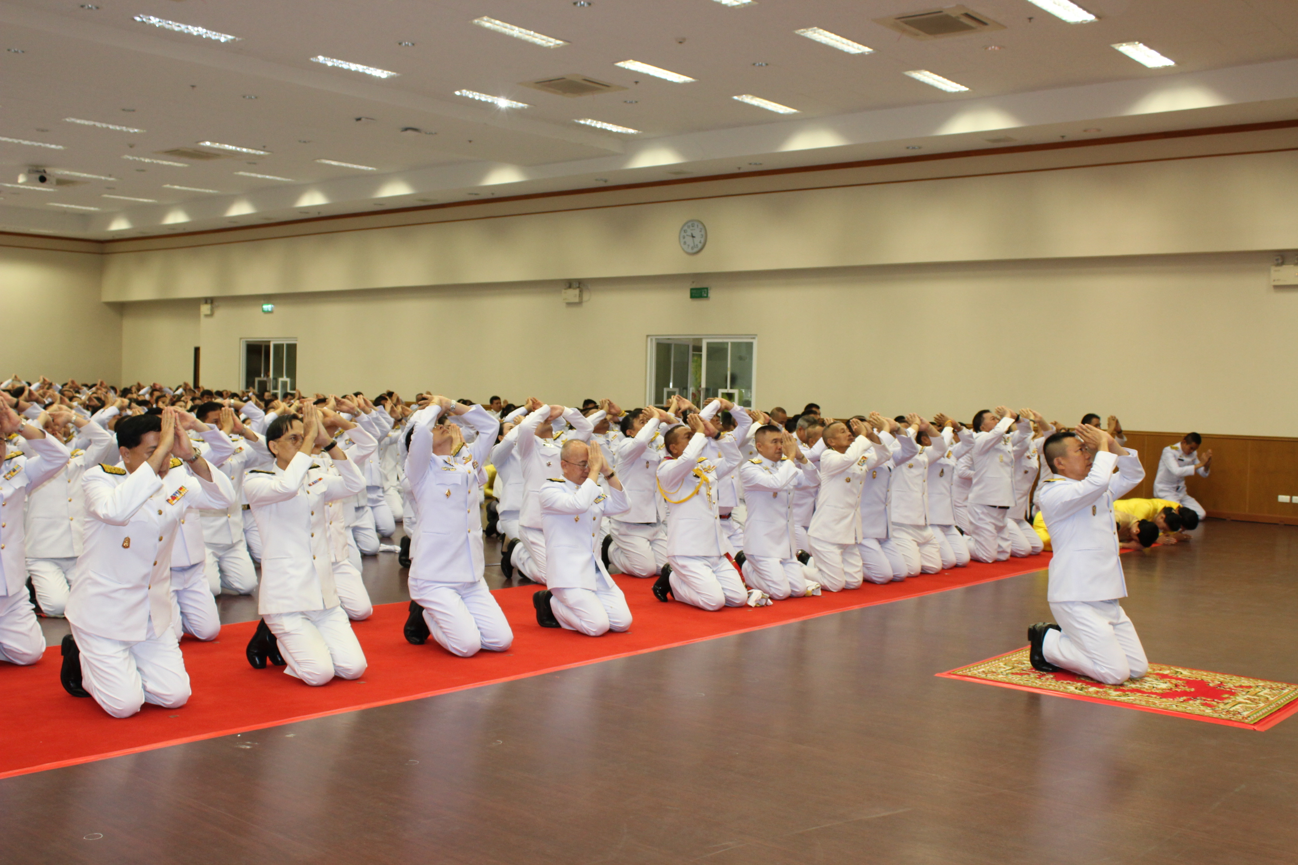 พช.ขอนแก่น ร่วมพิธีวางพวงมาลา และถวายบังคม หน้าพระบรมฉายาลักษณ์ เนื่องในวันคล้ายวันสวรรคตพระบาทสมเด็จพระบรมชนกาธิเบศร มหาภูมิพลอดุลยเดชมหาราช บรมนาถบพิตร