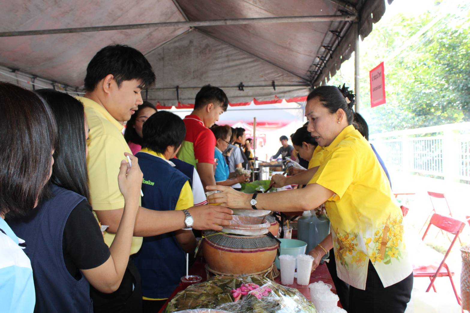พช.ขอนแก่น ร่วมงานรวมน้ำใจให้กาชาดจังหวัดขอนแก่น ประจำปี 2562