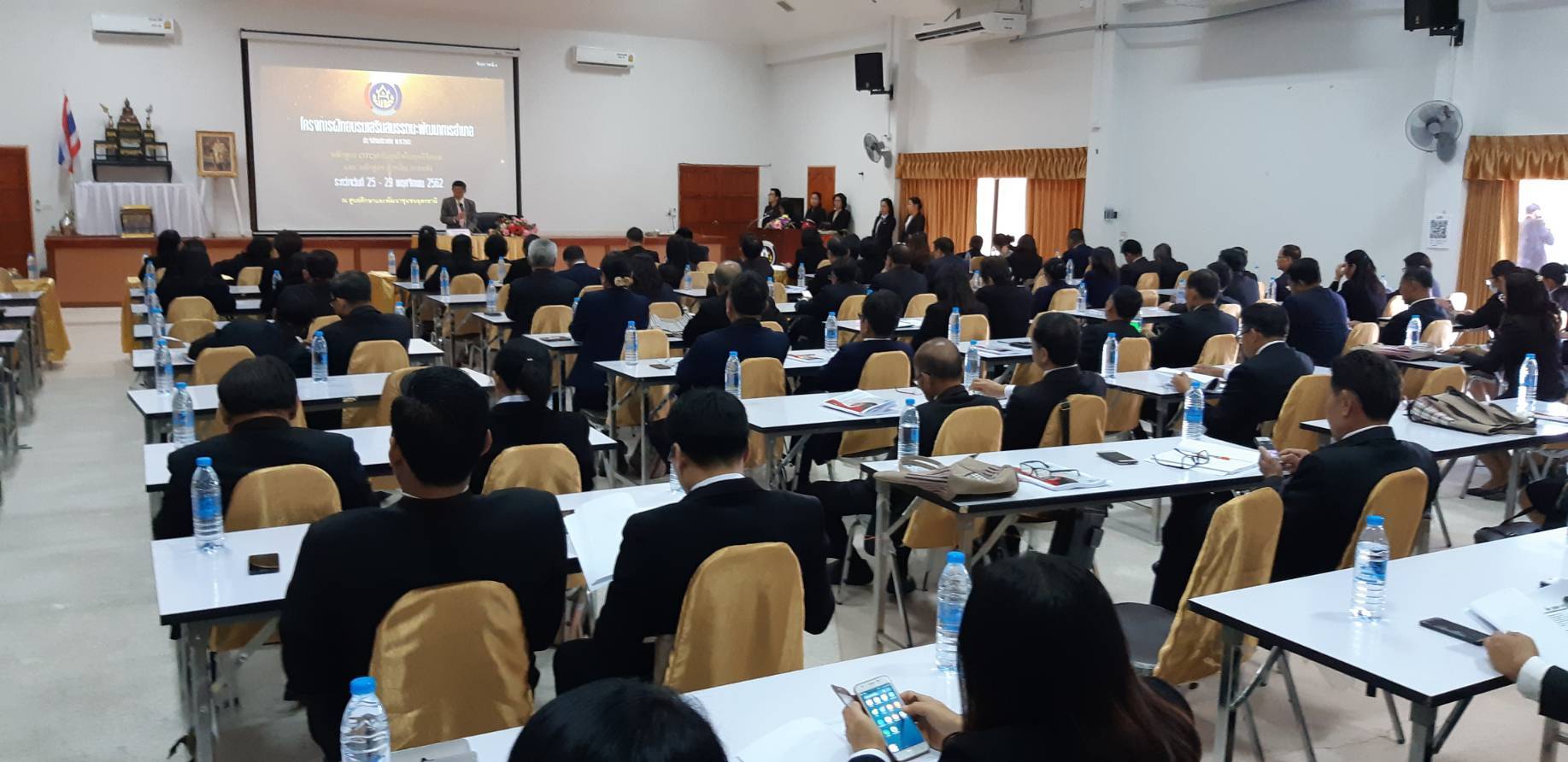 ? พจ.ขอนแก่น เป็นประธานเปิดการการฝึกอบรมเสริมสมรรถนะพัฒนาการอำเภอ ประจำปีงบประมาณ พ.ศ.2563 หลักสูตร OTOP กับธุรกิจในยุคดิจิทัล และหลักสูตรการเงิน การคลัง?