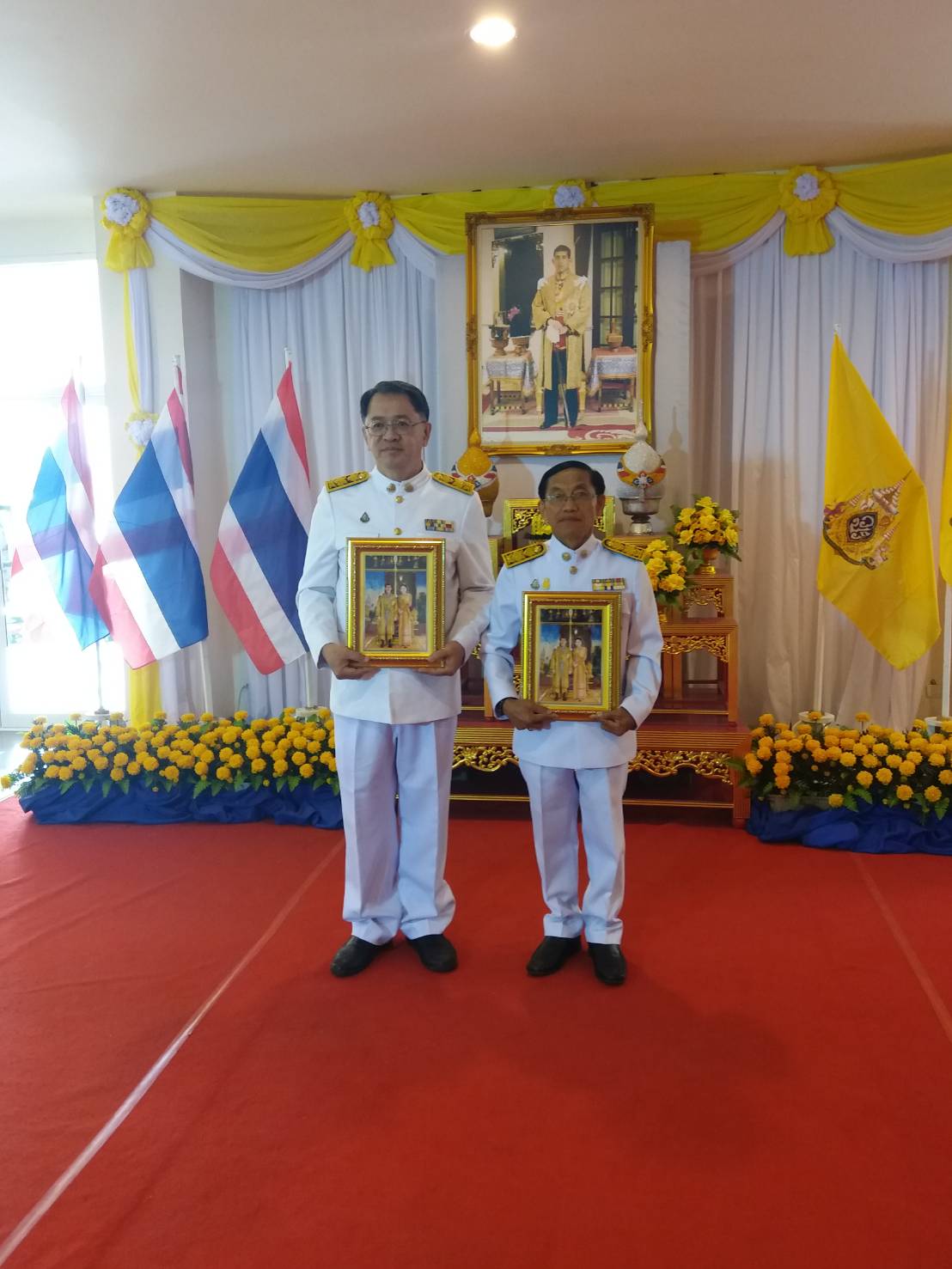 ? พิธีพระราชทานพระบรมฉายาลักษณ์ พระบาทสมเด็จพระเจ้าอยู่หัว และสมเด็จพระนางเจ้าฯ พระบรมราชินี เนื่องในโอกาสมหามงคลพระราชพิธีบรมราชาภิเษก พุทธศักราช 2562 ?